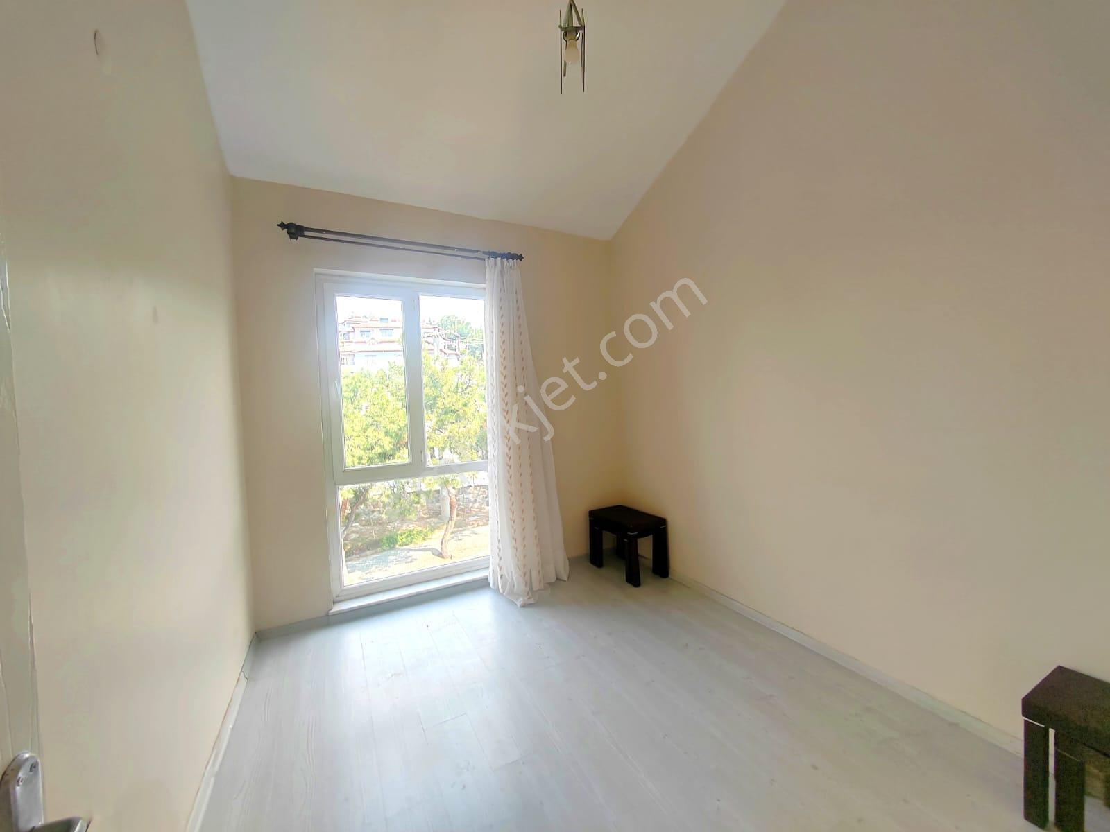 Kuşadası Merkezi'nde Deniz Manzaralı Triplex 5+2 Villa Satılık - Görsel 25