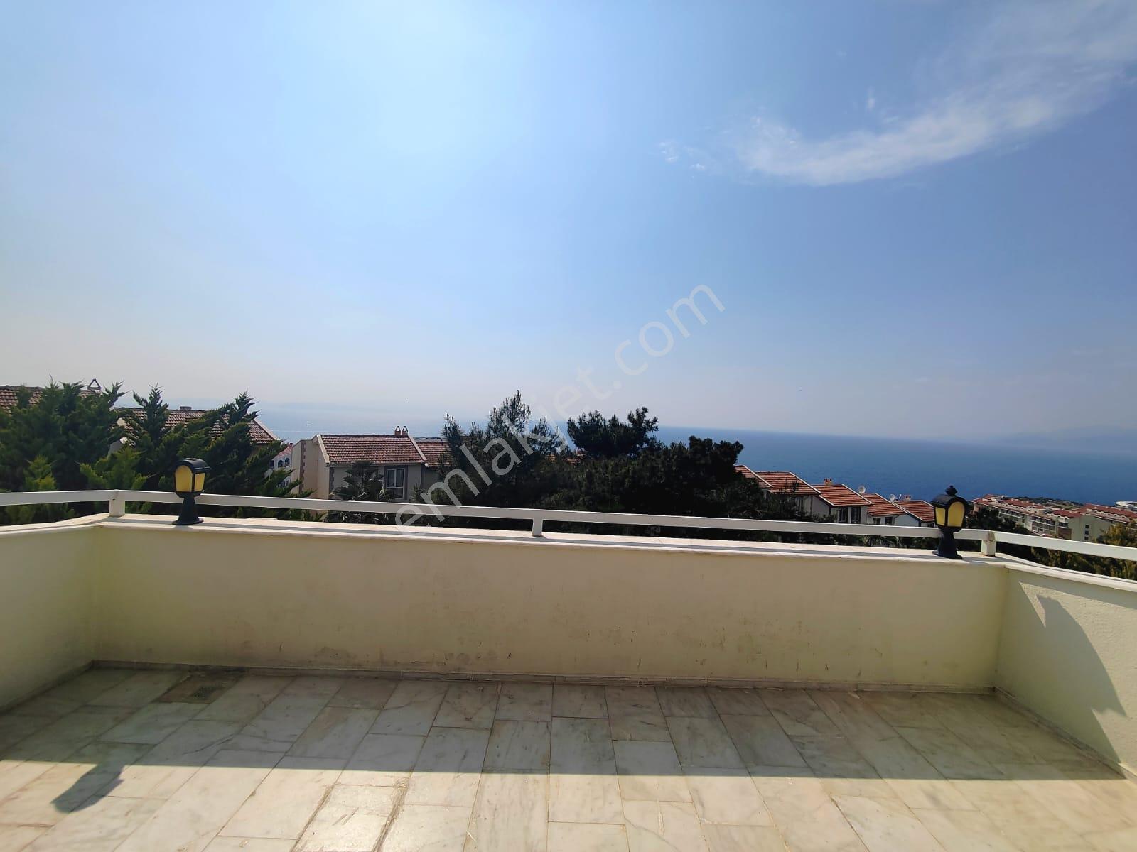 Kuşadası Merkezi'nde Deniz Manzaralı Triplex 5+2 Villa Satılık - Görsel 28