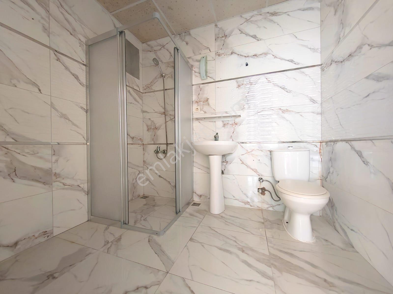 Kuşadası Merkezi'nde Deniz Manzaralı Triplex 5+2 Villa Satılık - Görsel 18