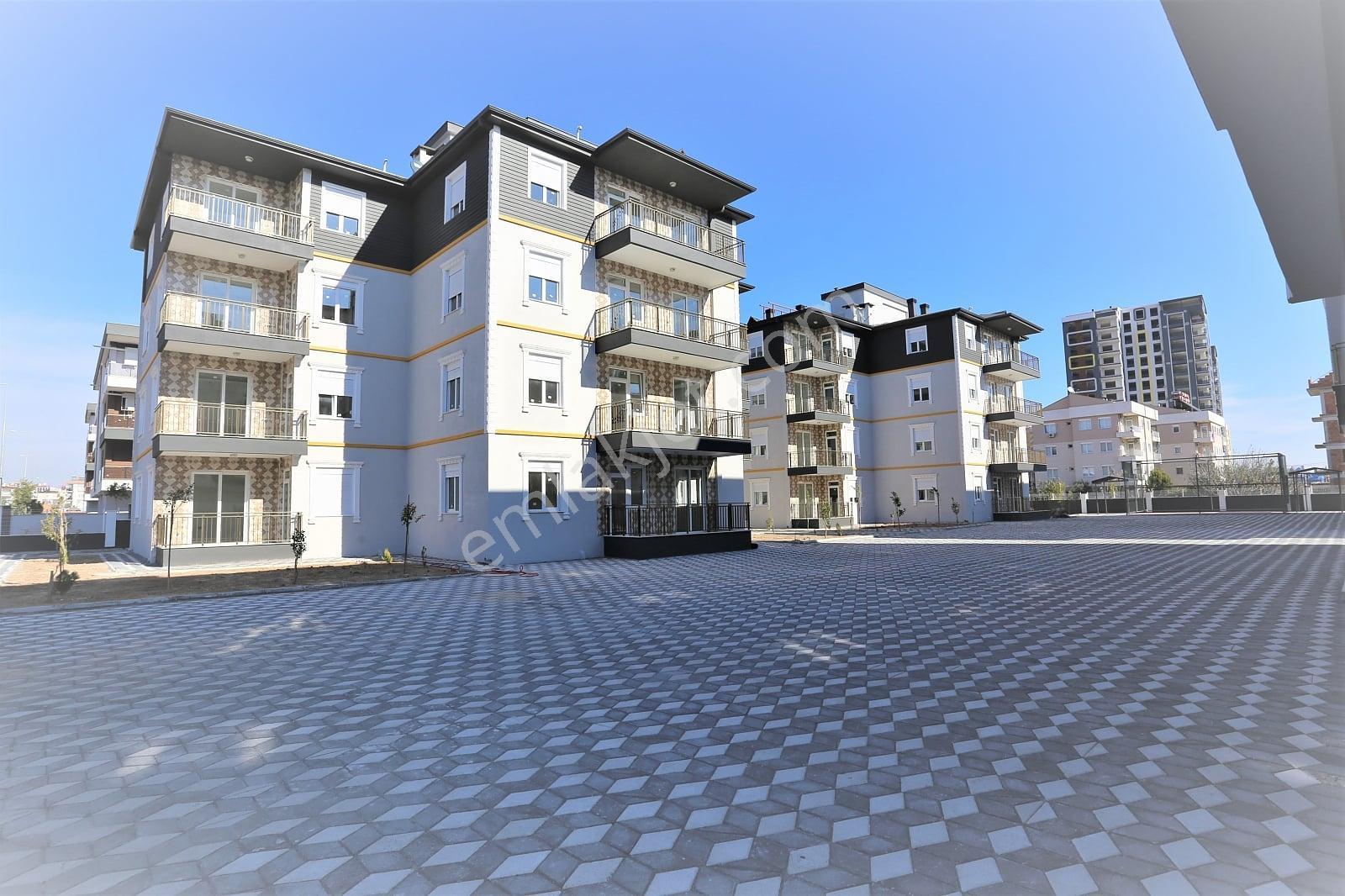 Antalya Kepezde Tramvaya Ve Okula Yakın Sitede Daire | Tekce