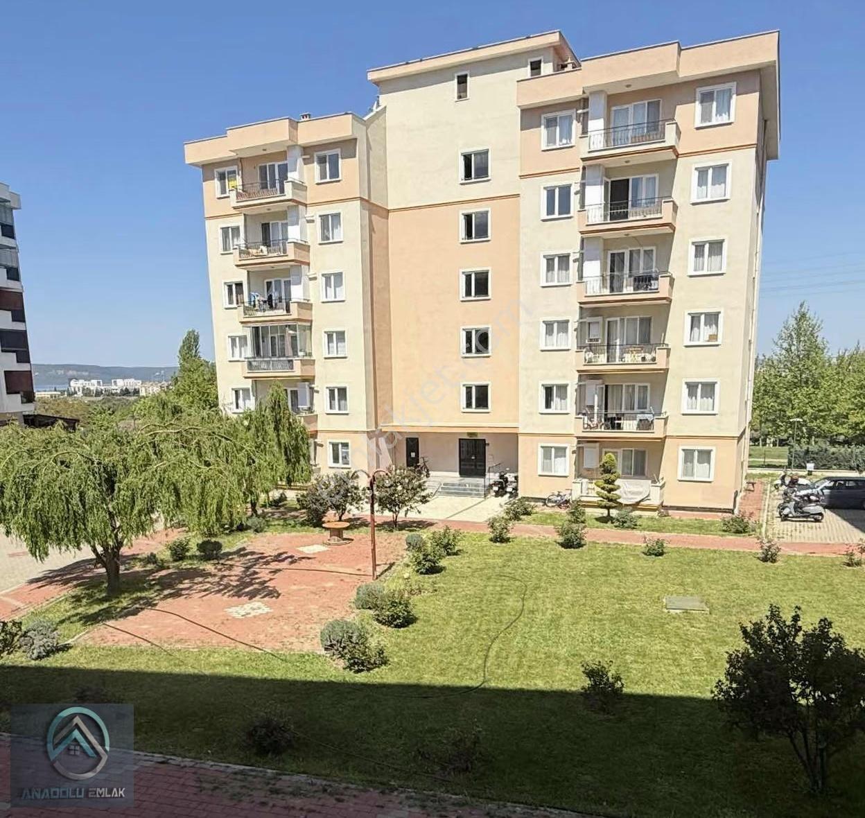 2+1 Çanakkale Barbaros Mavi Evler Sitesi Geniş Olan Blokta