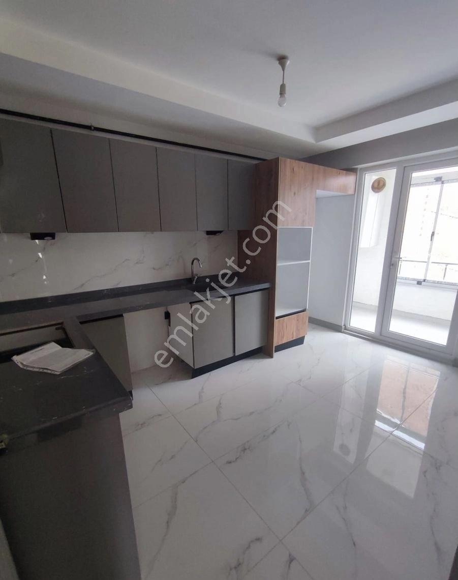 Kolçan Emlaktan Zafertepede Kiralık 2+1