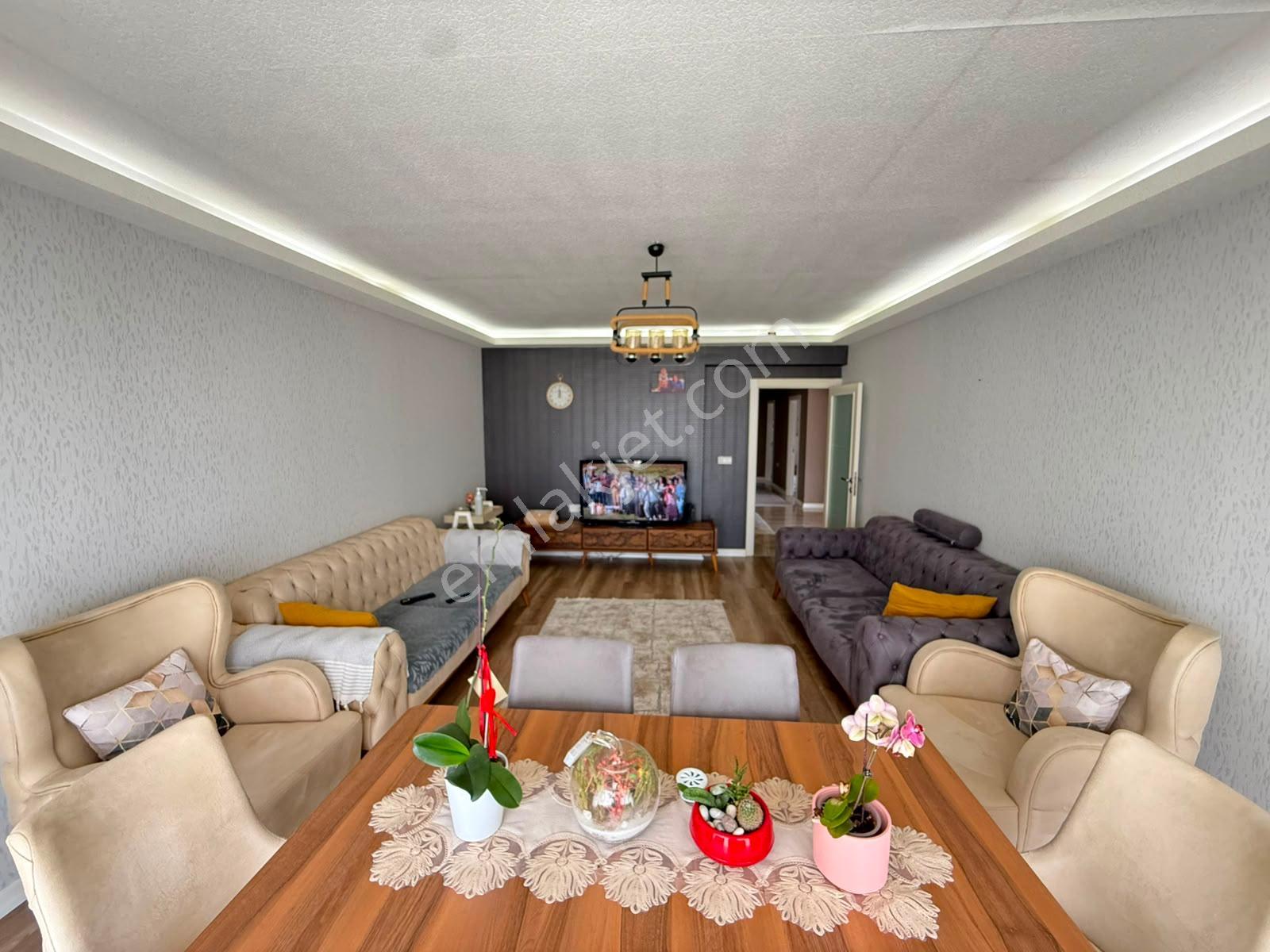 Ege Millet Bahçesi Manzaralı | Prestijli Sitede Lüks 3+1 Daire - Görsel 2