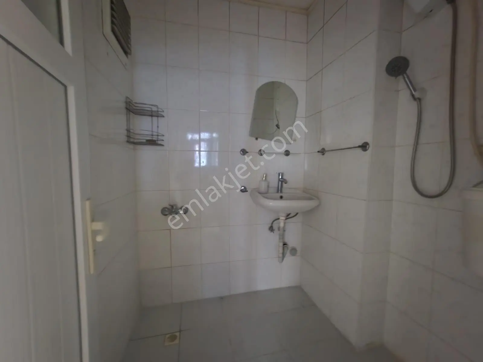 Fatih Kiremit Caddesinde 2+1 Kombili Doğalgazlı Kiralık Daire - Görsel 10
