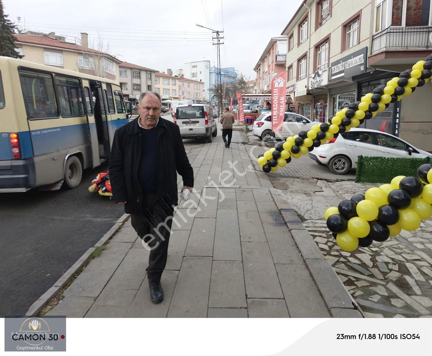 Sanatoryum Caddesinde 140 M2 İşlek Cadde Üzeri Ön Cepheli Bacalı - Görsel 12