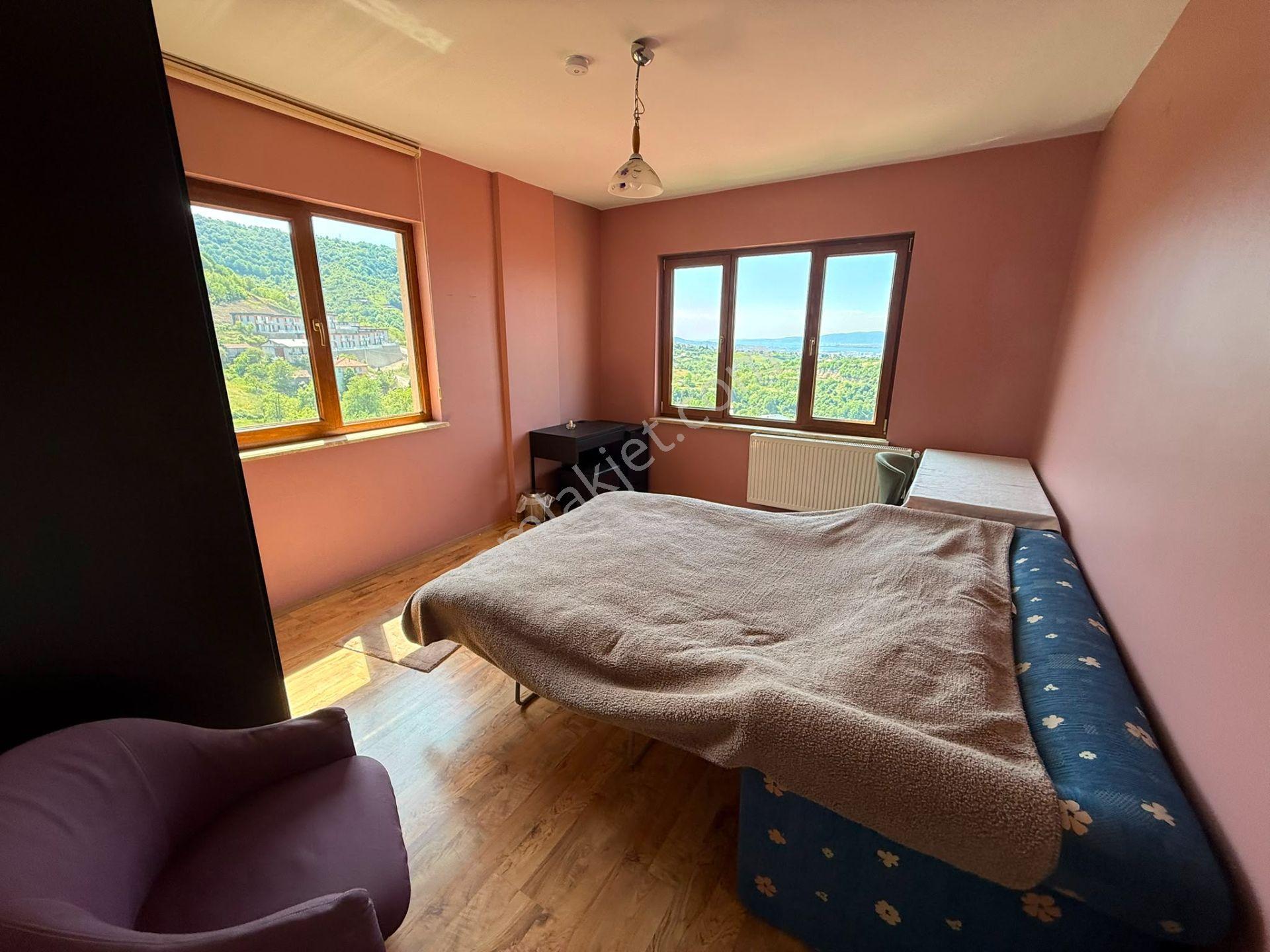Her Odası Ve Balkonu Deniz Manzaralı | Yuvacık Barajı Yakınında Full Eşyalı Kiralık Müstakil Villa - Görsel 26