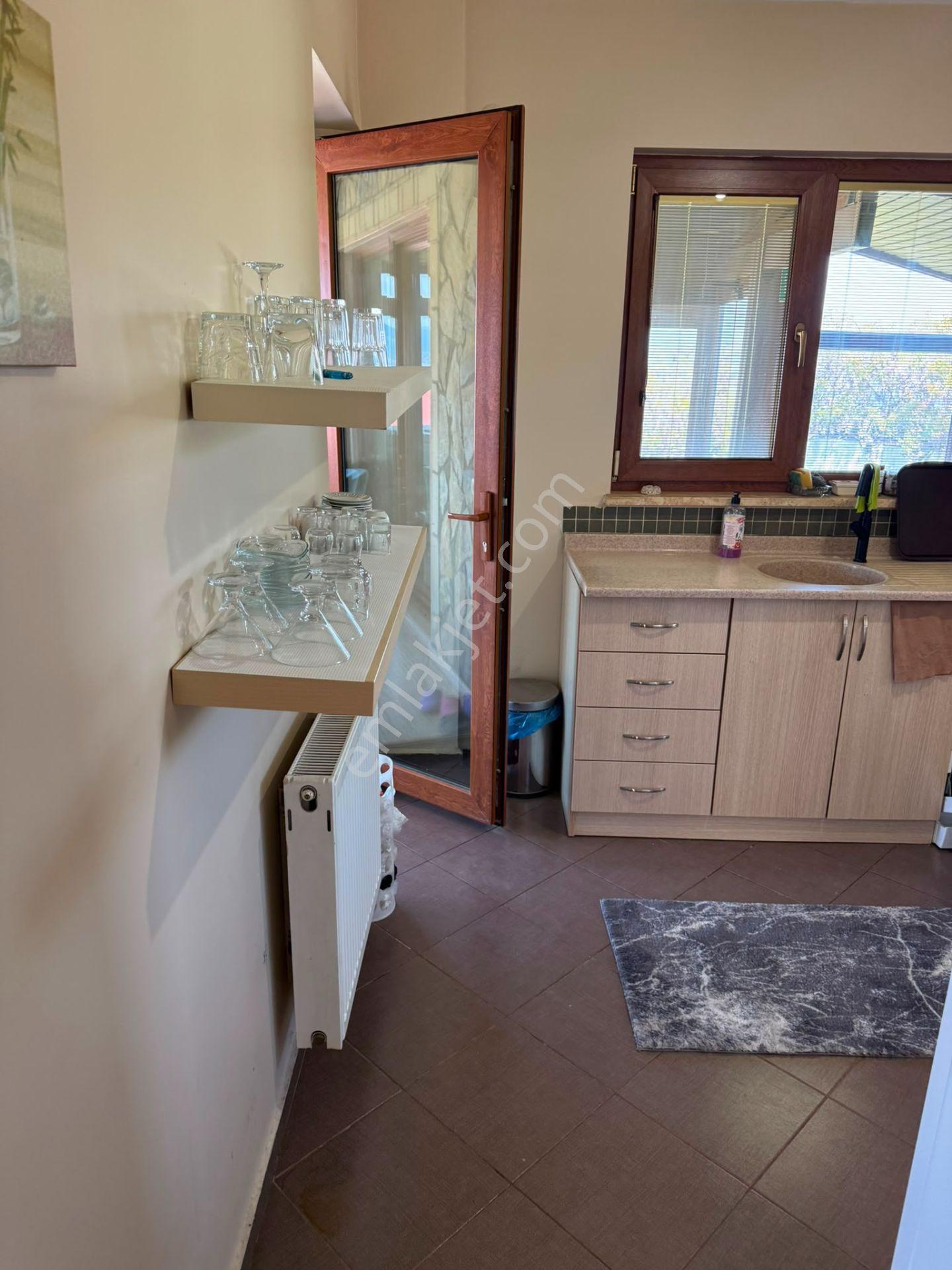 Her Odası Ve Balkonu Deniz Manzaralı | Yuvacık Barajı Yakınında Full Eşyalı Kiralık Müstakil Villa - Görsel 17