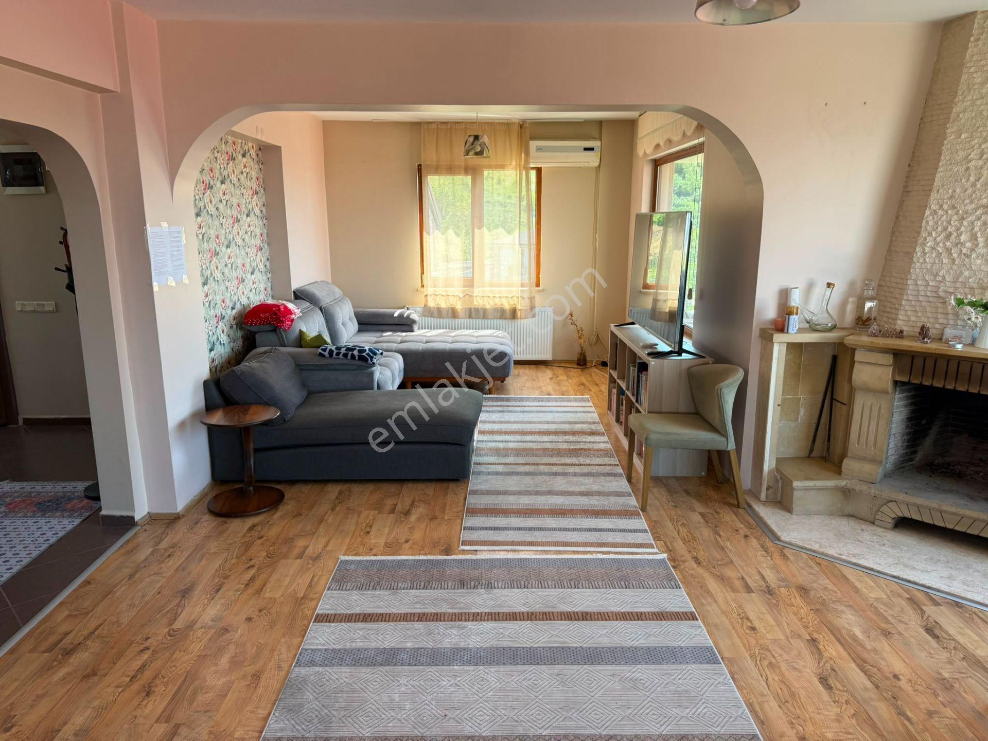Her Odası Ve Balkonu Deniz Manzaralı | Yuvacık Barajı Yakınında Full Eşyalı Kiralık Müstakil Villa - Görsel 11
