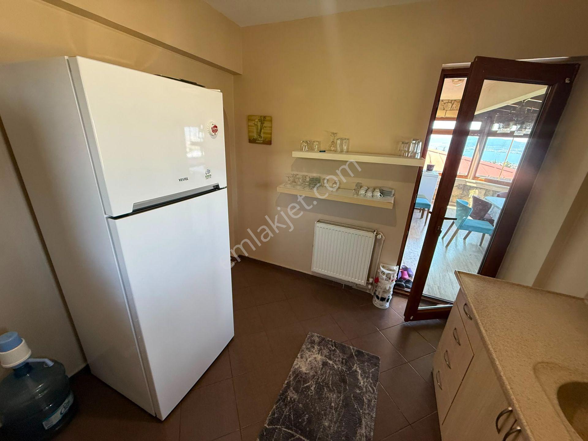 Her Odası Ve Balkonu Deniz Manzaralı | Yuvacık Barajı Yakınında Full Eşyalı Kiralık Müstakil Villa - Görsel 18