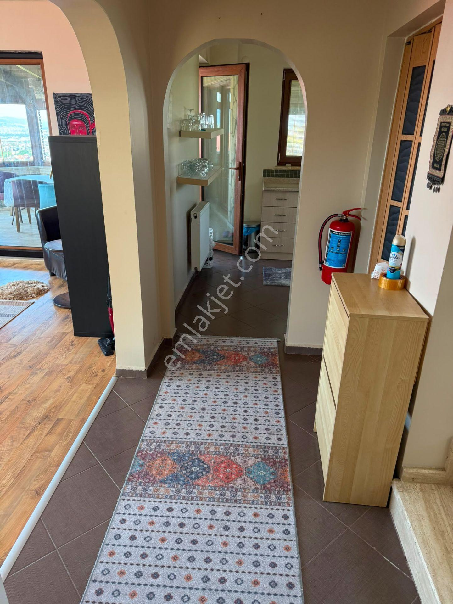 Her Odası Ve Balkonu Deniz Manzaralı | Yuvacık Barajı Yakınında Full Eşyalı Kiralık Müstakil Villa - Görsel 16