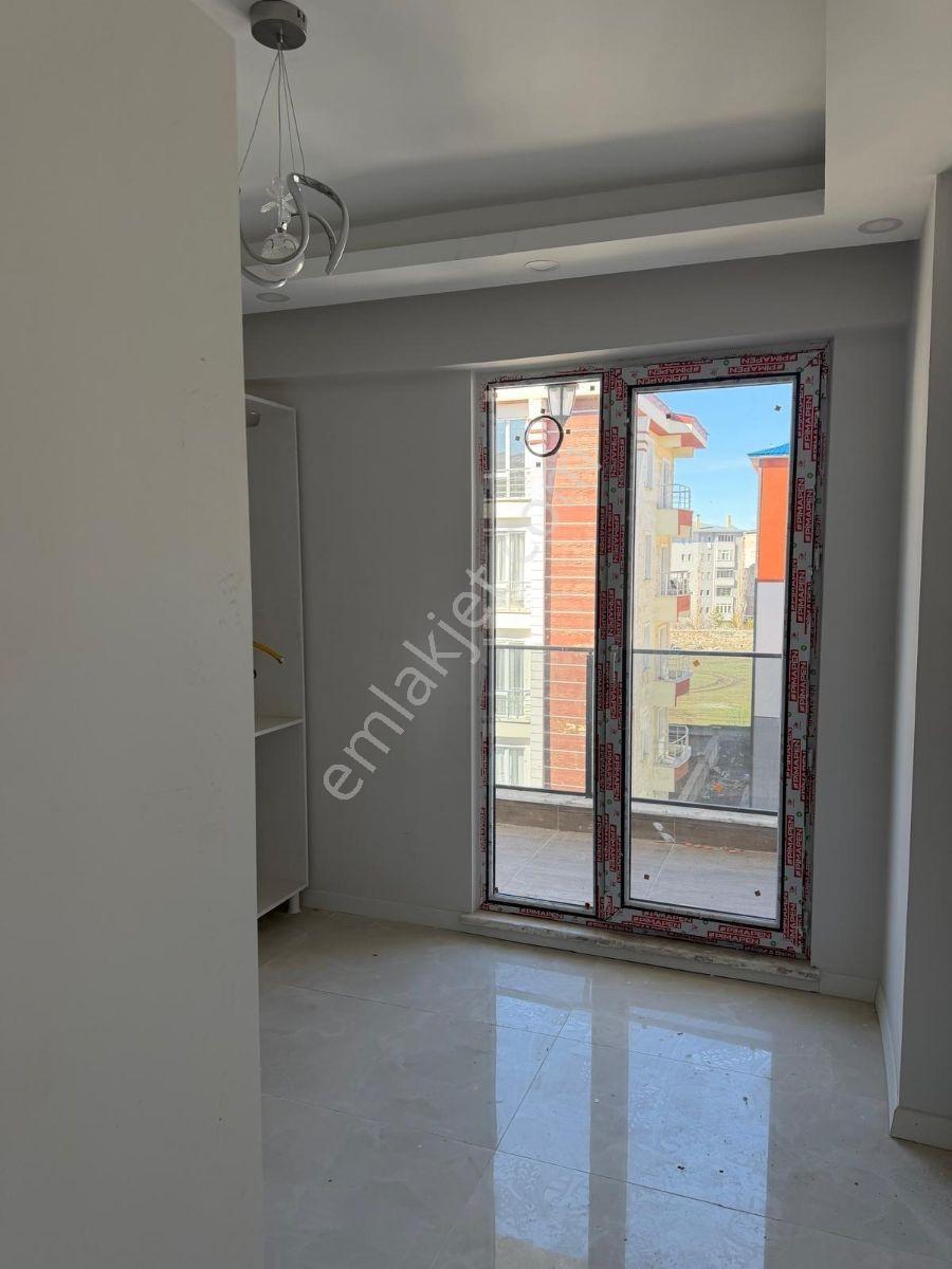 Havalimanı Yakınında, Güvenlikli Sitede Yaşama Hazır Konfrlu 2+1 - Görsel 18