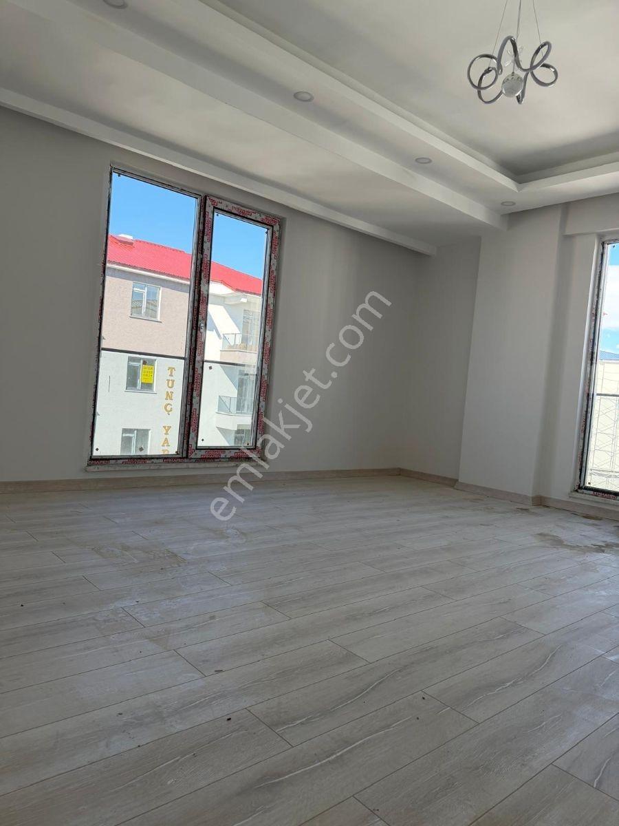 Havalimanı Yakınında, Güvenlikli Sitede Yaşama Hazır Konfrlu 2+1 - Görsel 31