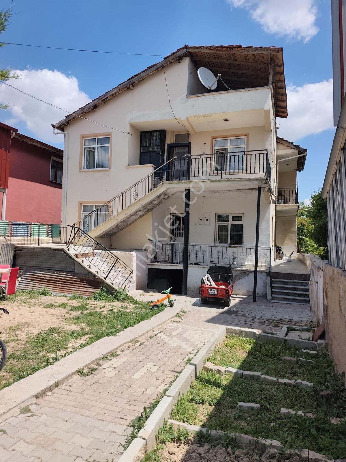 Bahçeli 2 Adet Müstakil Ev Ve Arsası