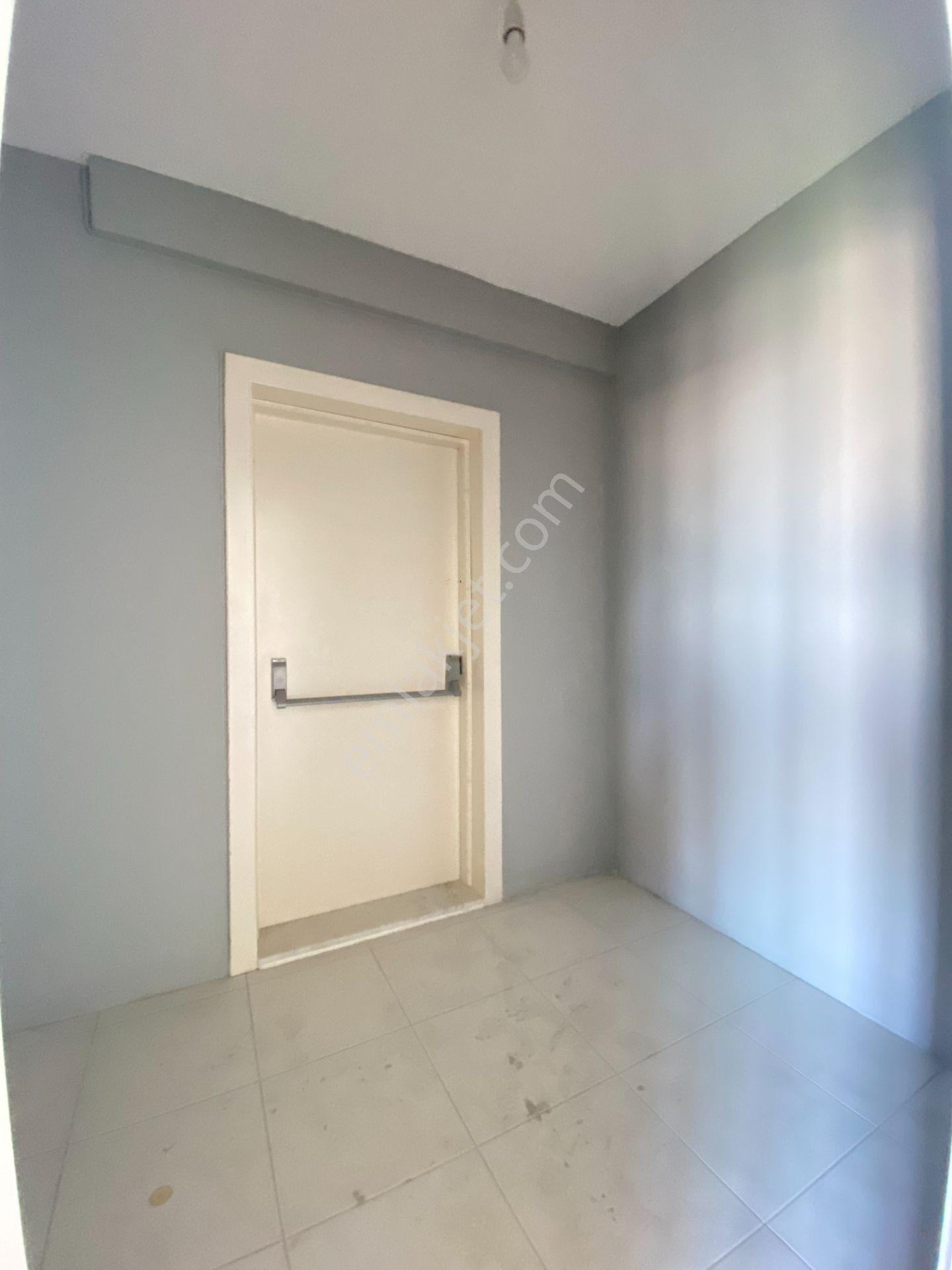 Karataş Caddesinde 3+1 165 M2 Çift Banyo İskanlı Hasarsız Daire - Görsel 19