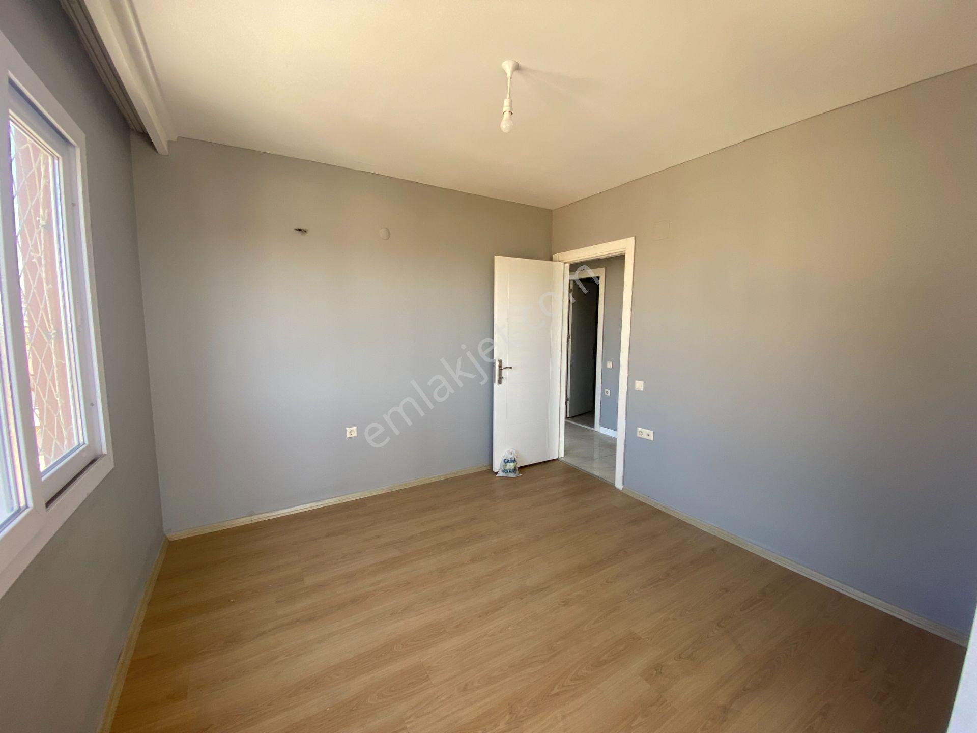 Karataş Caddesinde 3+1 165 M2 Çift Banyo İskanlı Hasarsız Daire - Görsel 10