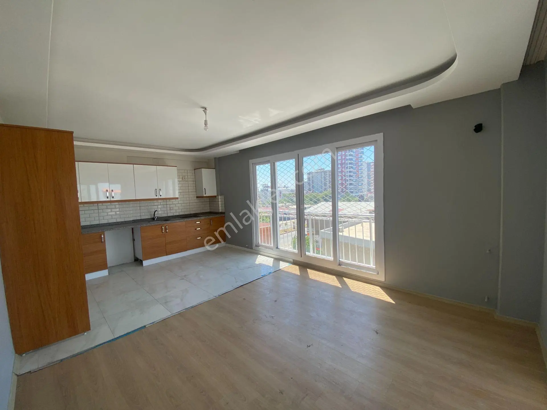 Karataş Caddesinde 3+1 165 M2 Çift Banyo İskanlı Hasarsız Daire - Görsel 4
