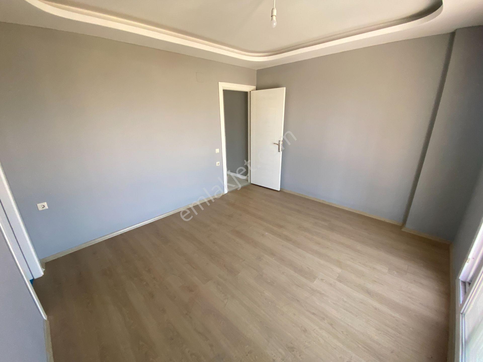 Karataş Caddesinde 3+1 165 M2 Çift Banyo İskanlı Hasarsız Daire - Görsel 15
