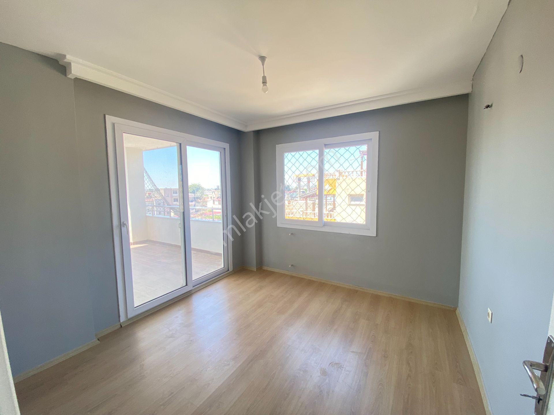 Karataş Caddesinde 3+1 165 M2 Çift Banyo İskanlı Hasarsız Daire - Görsel 9