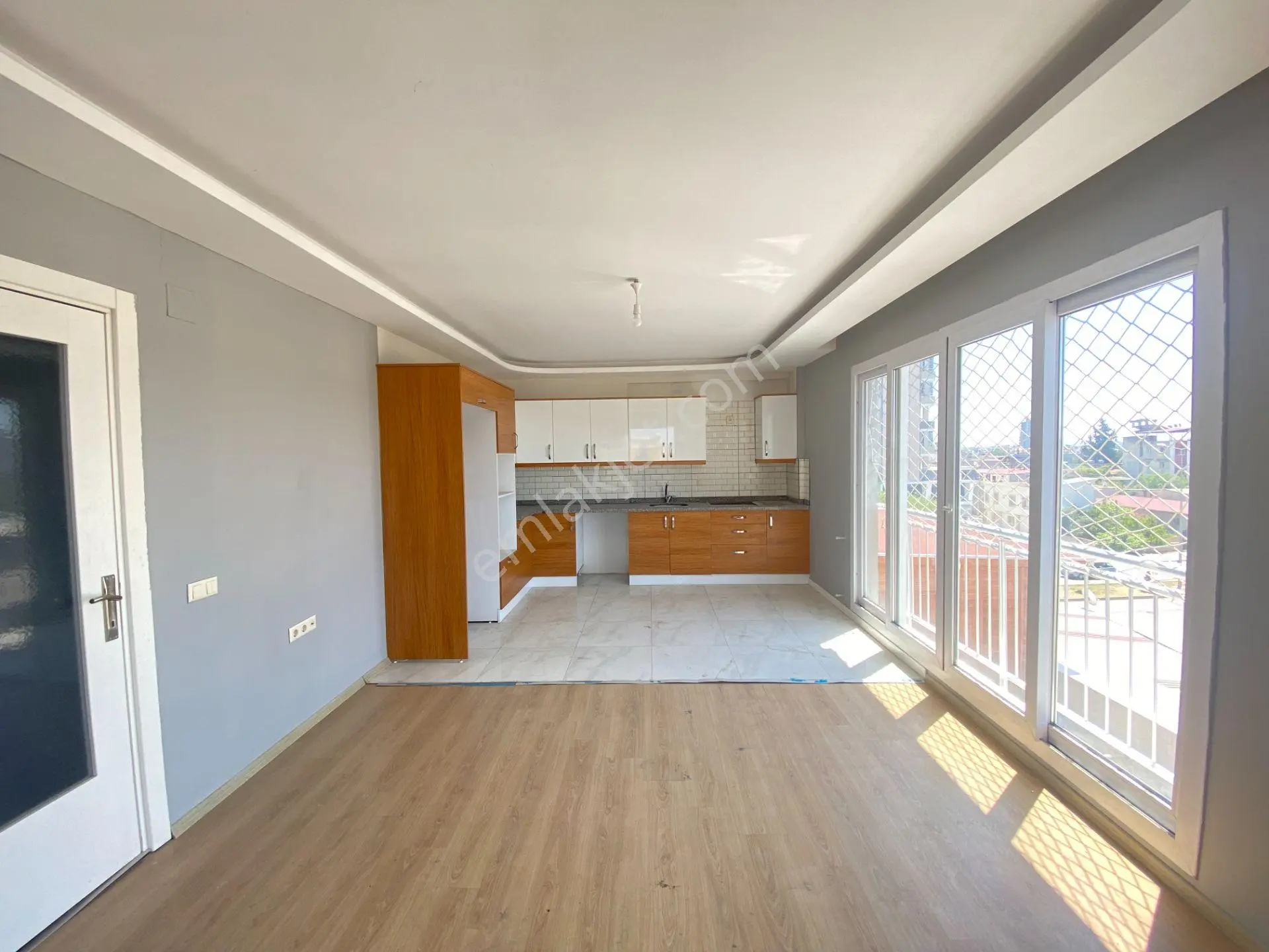 Karataş Caddesinde 3+1 165 M2 Çift Banyo İskanlı Hasarsız Daire - Görsel 5