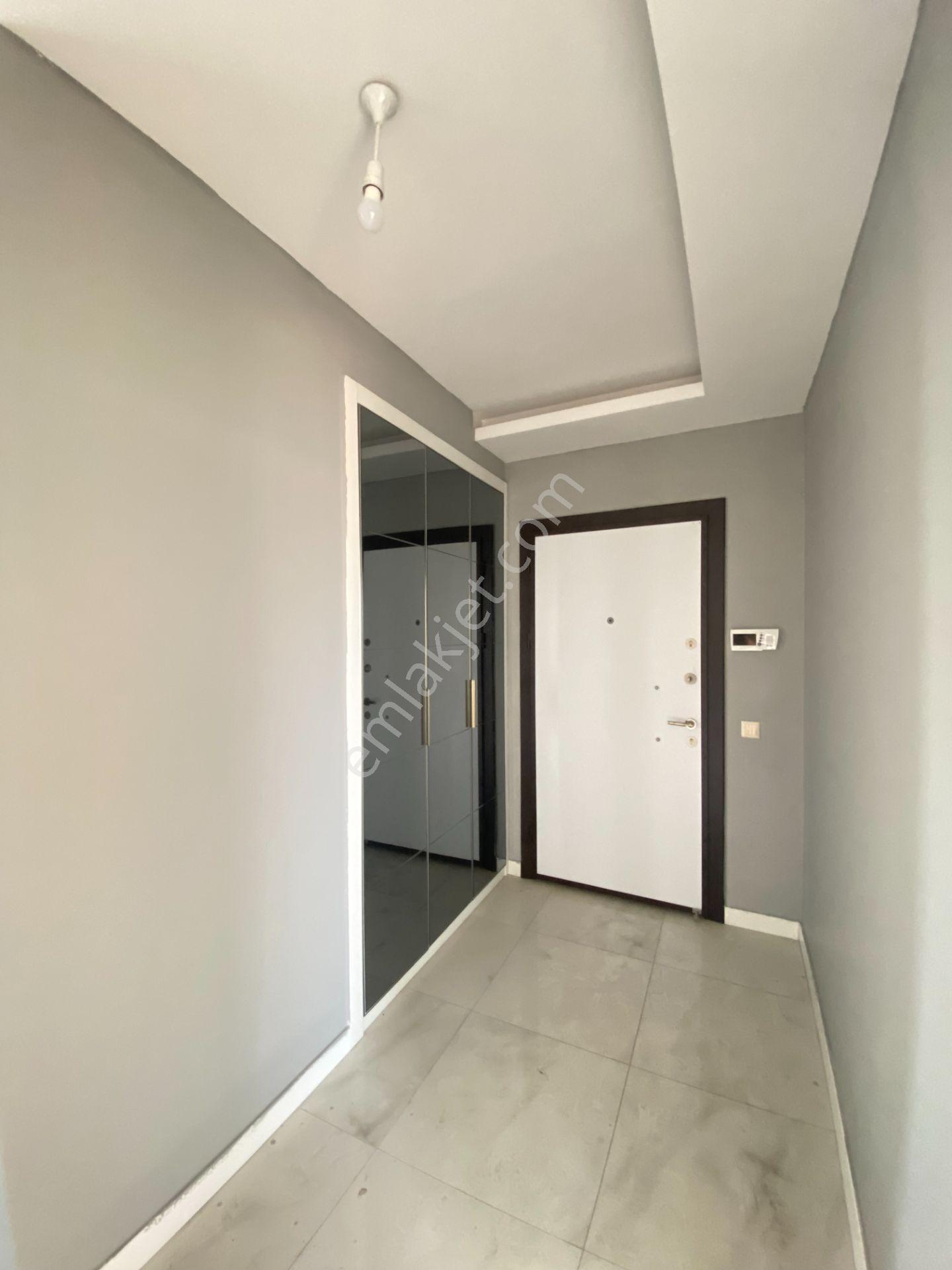 Karataş Caddesinde 3+1 165 M2 Çift Banyo İskanlı Hasarsız Daire - Görsel 7