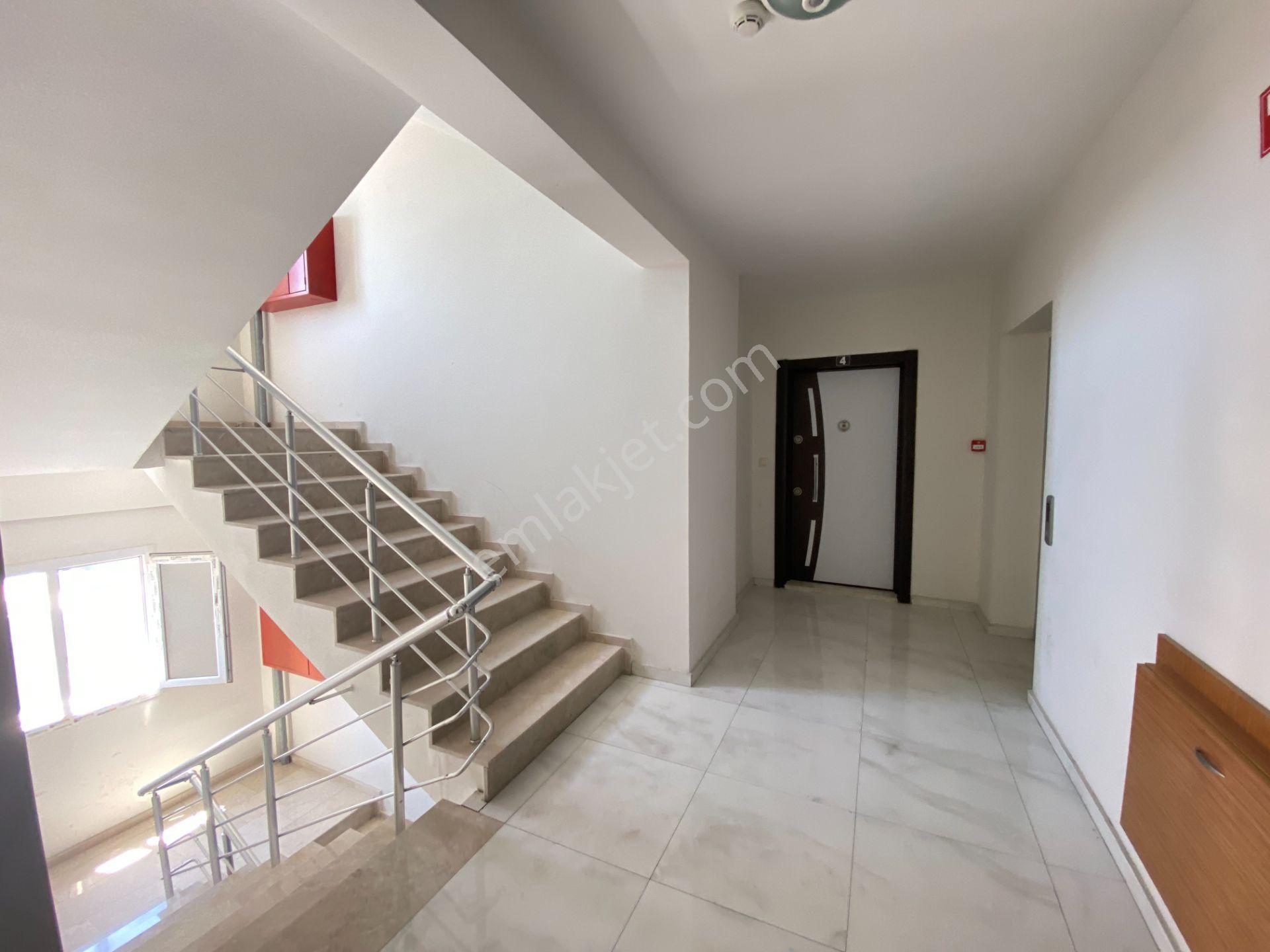 Karataş Caddesinde 3+1 165 M2 Çift Banyo İskanlı Hasarsız Daire - Görsel 22