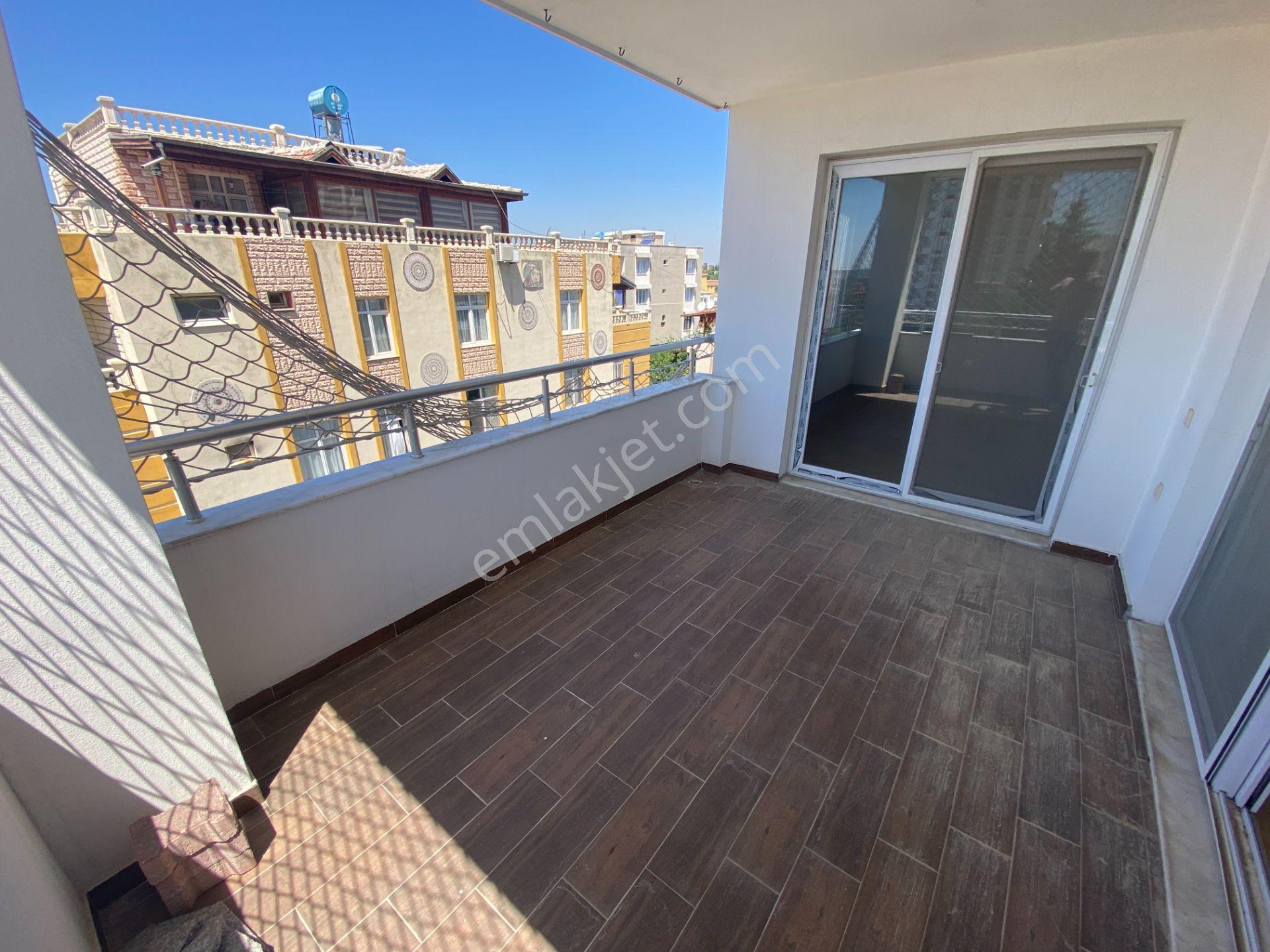 Karataş Caddesinde 3+1 165 M2 Çift Banyo İskanlı Hasarsız Daire - Görsel 6