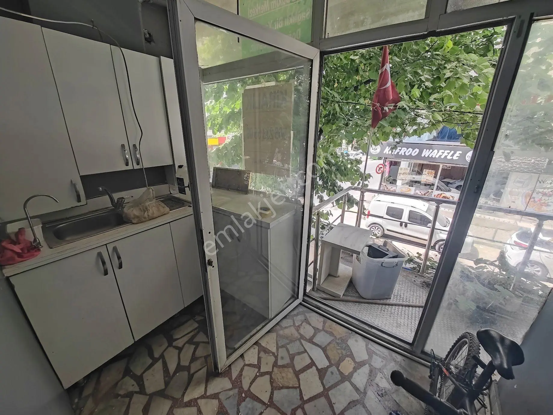 Yıldız Dan Ahmet Yesevi Caddesi Üzerinde Kiralık 4 Adet Dükkan 2 Tane 1.kat Bir Tane Kuaför Ve Bodrm - Görsel 5