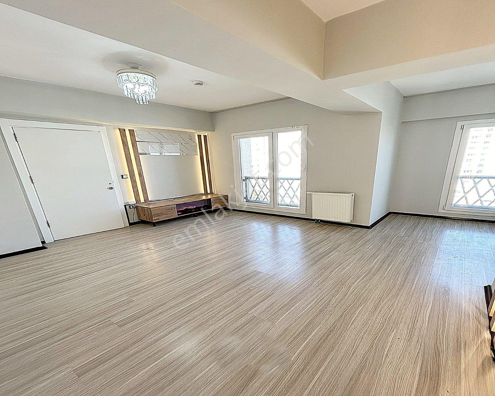 Cadde Üzeri Havuzlu - 7/24 Güvenlikli Site İçi Satılık Daire! - Görsel 3