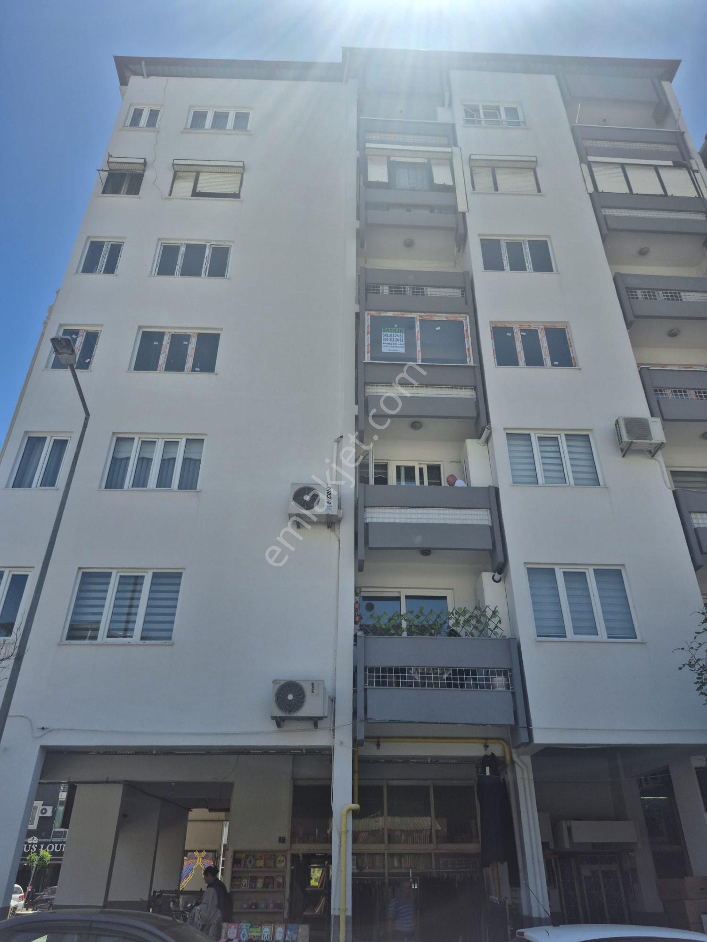 Belediye Meydanında Ara Kat Satılık Mülkiyet - Görsel 17