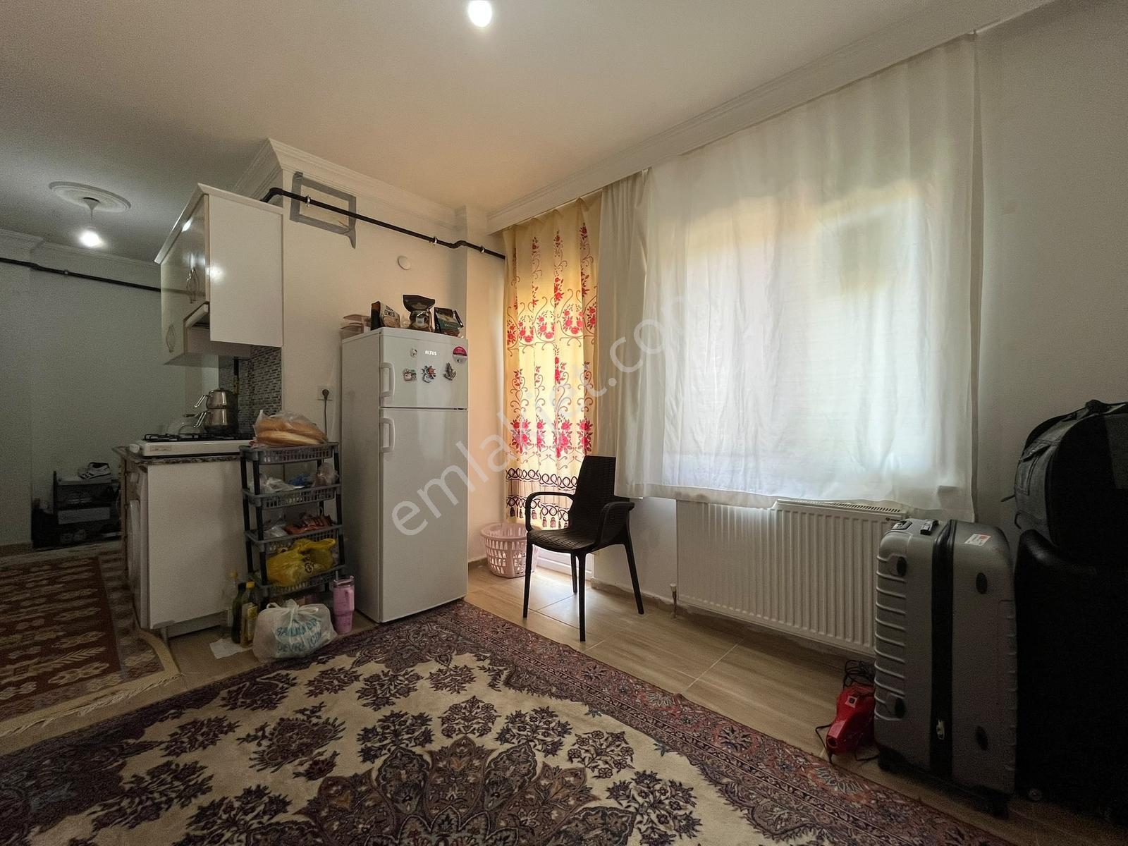 Muğla Yeniköy'de Meydana Çok Yakın Eşyalı 1+1 Kiralık Daire