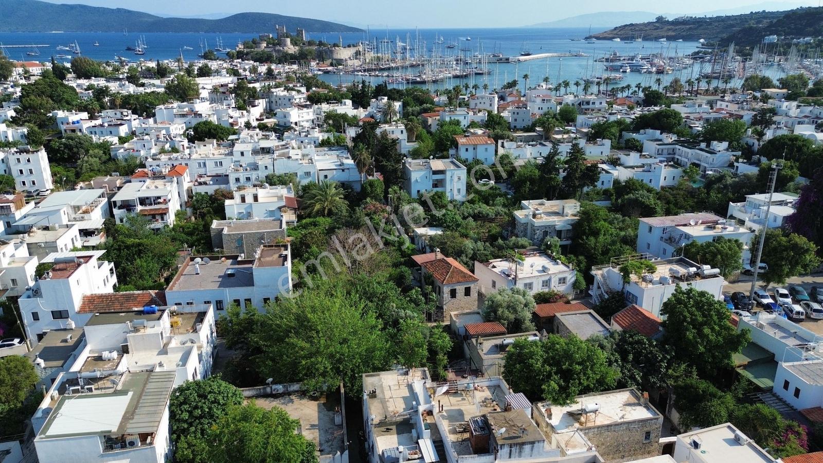 Bodrum Türkkuyusu Mahallesi Müstakil Ev Ve Arsası