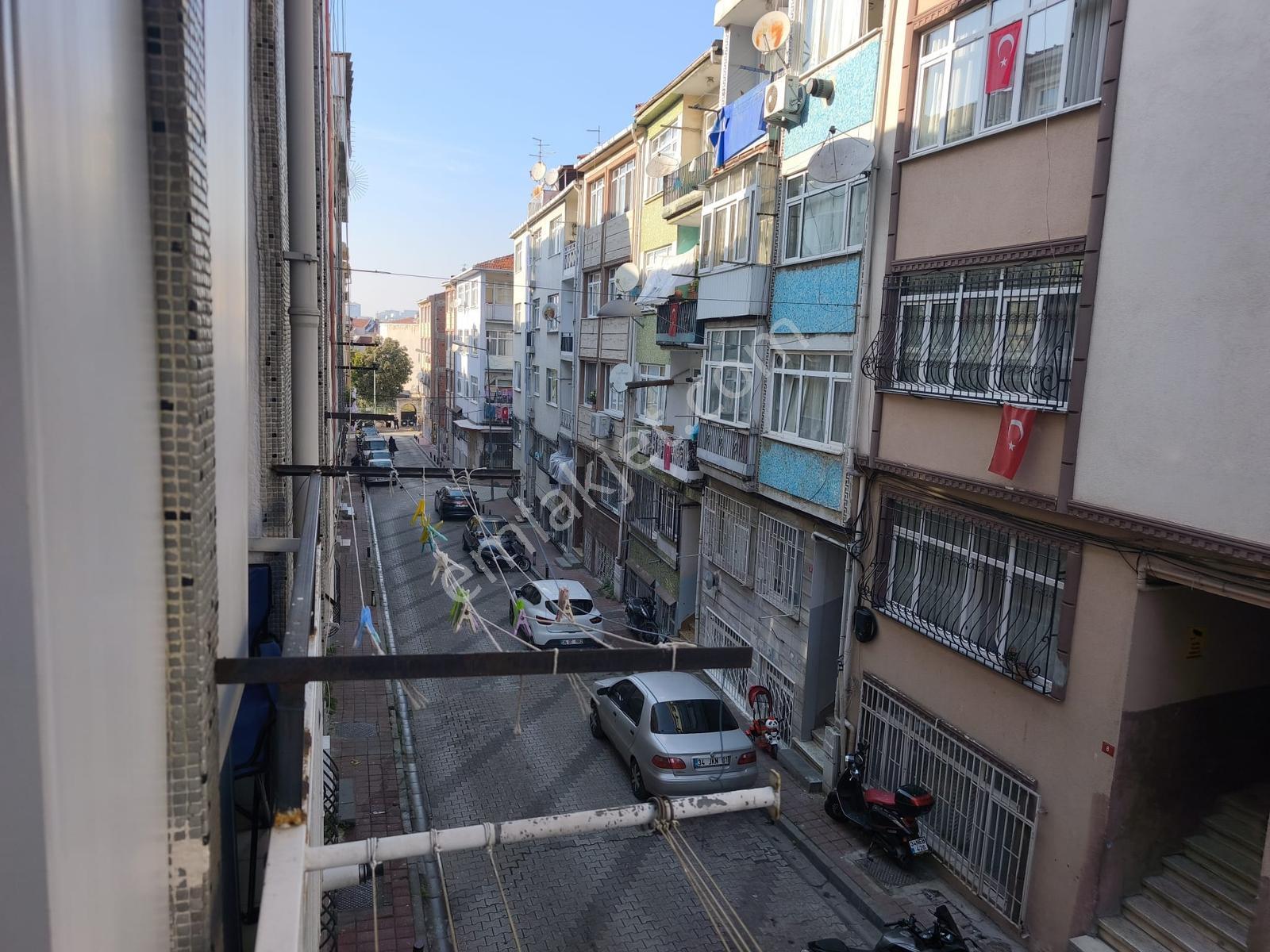 Sümbülefendi Mah. 2+1 85 M2 1. Kat Kombili Balkonlu( Boş )daire - Görsel 2