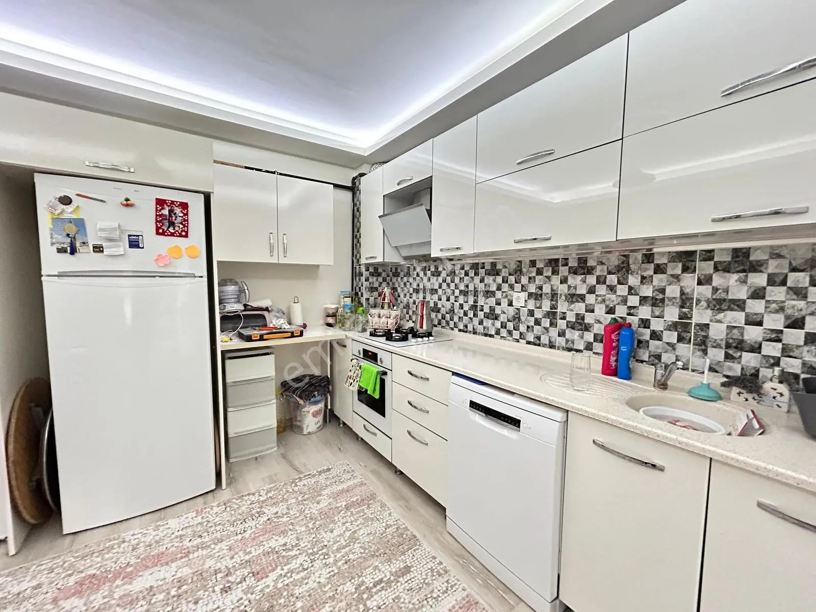 Feridun Çelik Mahallesinden Ön Cephe 3+1 Satılık Daire