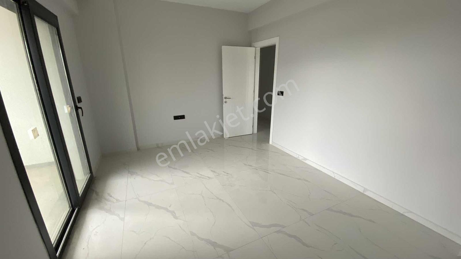 Yenişafakda Ferhatlar Kolejine Yakın Sıfır 3+1 Daire - Görsel 10