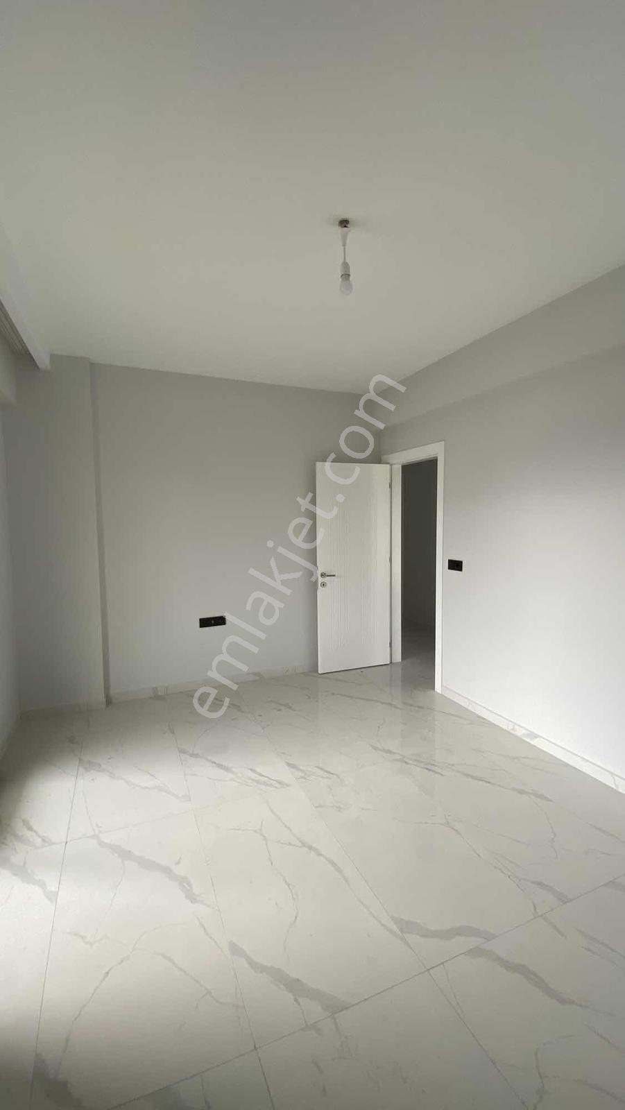 Yenişafakda Ferhatlar Kolejine Yakın Sıfır 3+1 Daire - Görsel 27