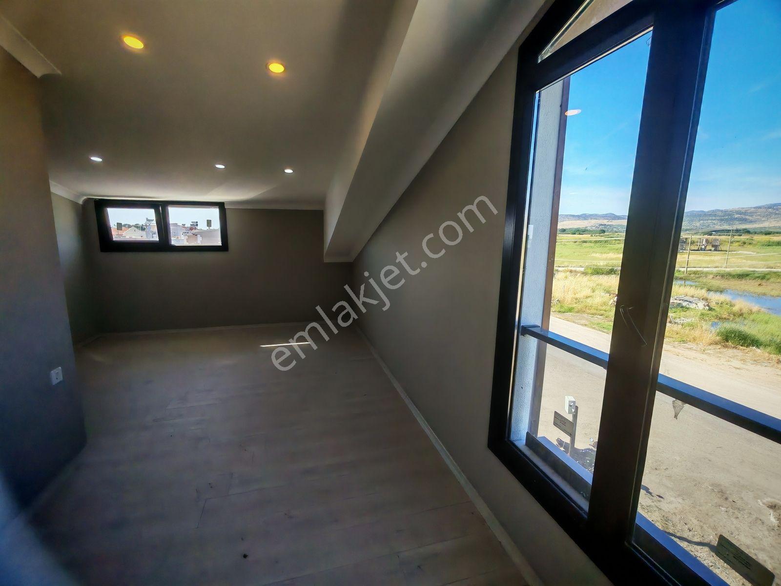 Cumhuriyet Mahallesinde Satılık 4+1 145 M2 Tripleks Villa - Görsel 12