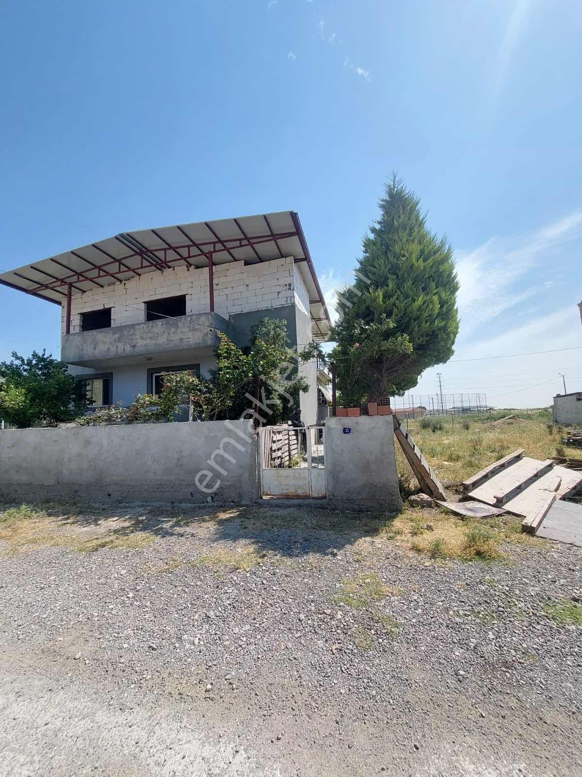 Aydın Söke Sazlıköyde 300 M² Arsa İçerisinde 3+1 Satılık Ev