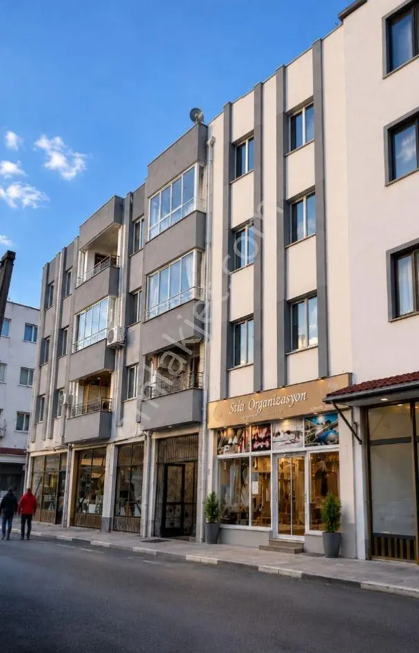 Fırsat Daire--3+1+kapalı Mutfak+ 170 M2 Çif Vc+banyo