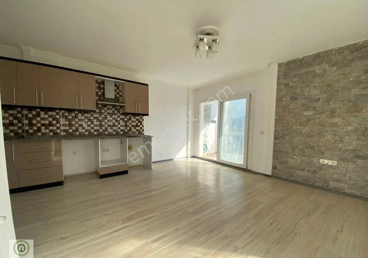 Bodrum Mumcularda Sağlık Ocağı Yakını Doğa Manzaralı Satılık 2+1 Bahçe Katı Daire