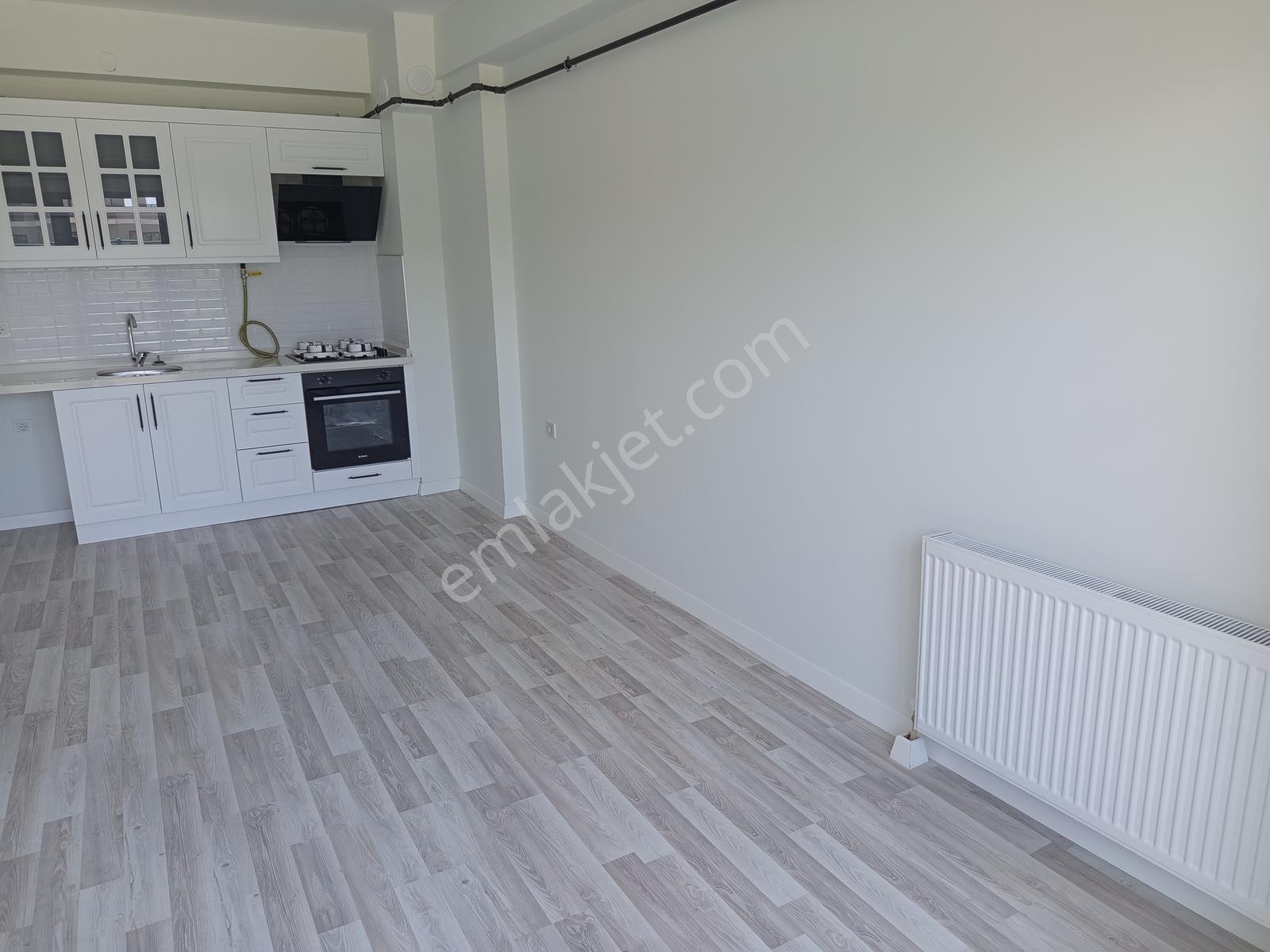 Önerler Mahallesinde Site İçerisinde Kiralık 1+1 Daire - Görsel 3