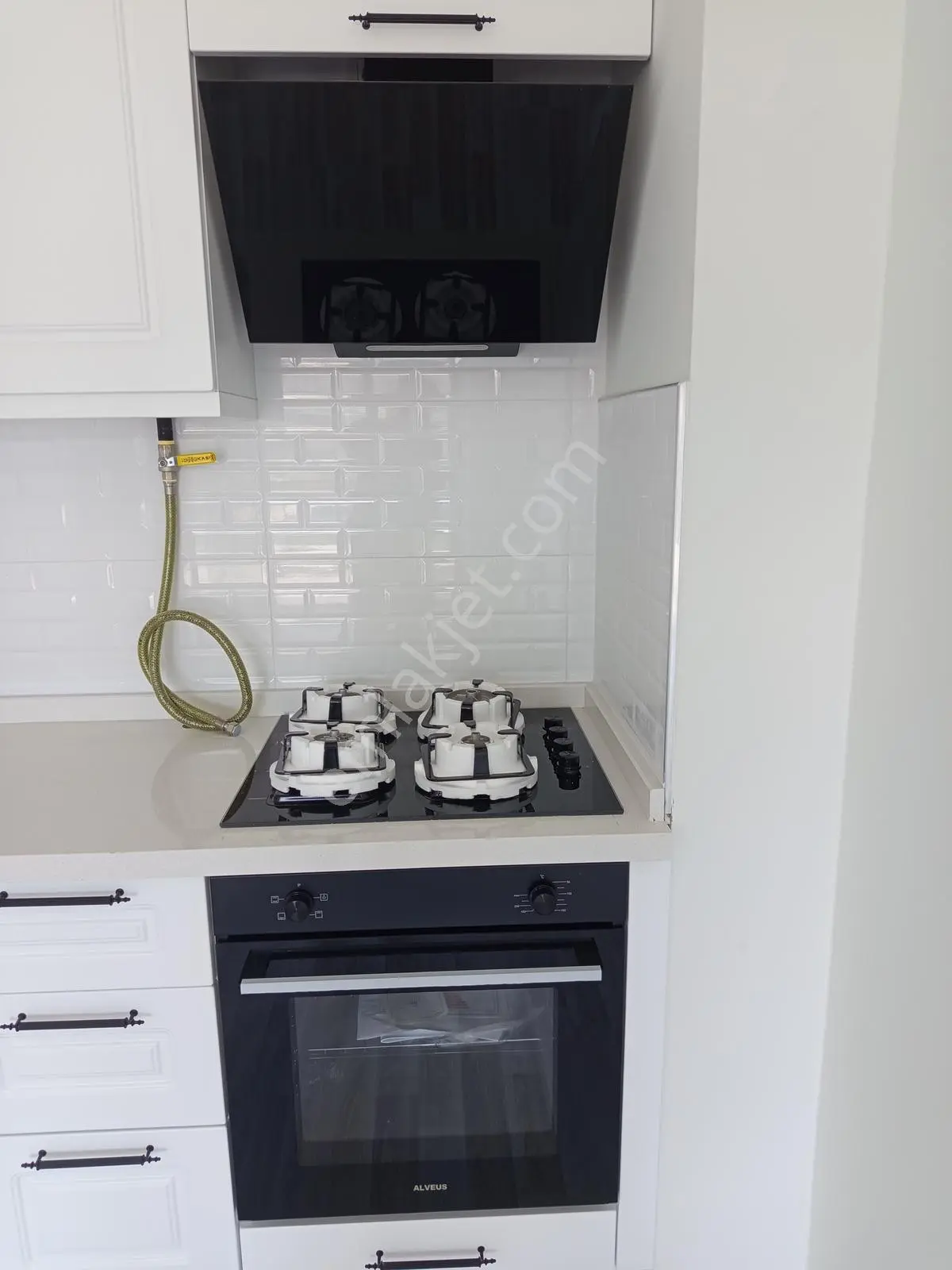 Önerler Mahallesinde Site İçerisinde Kiralık 1+1 Daire - Görsel 2