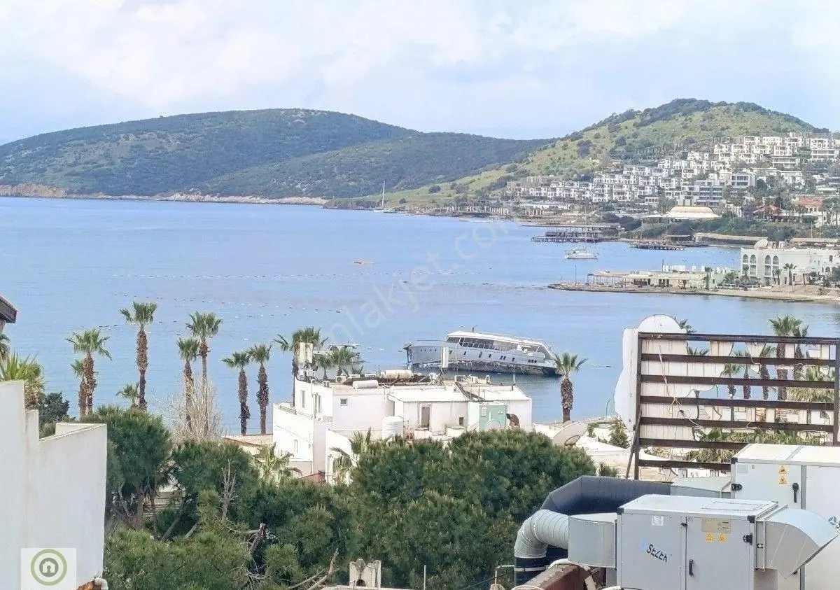 Bodrum Gümbet'te Deniz Manzaralı Havuzlu Site İçinde Satılık 1+0 Stüdyo Daire