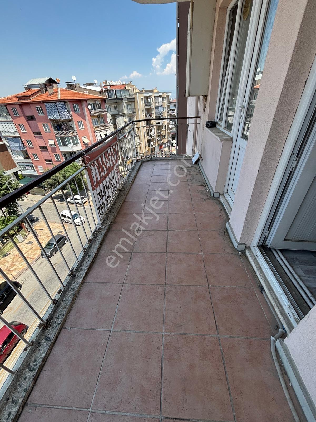 Kaan Emlaktan Şehir Merkezinde Arakat 3+1 Kiralık Daire - Görsel 8