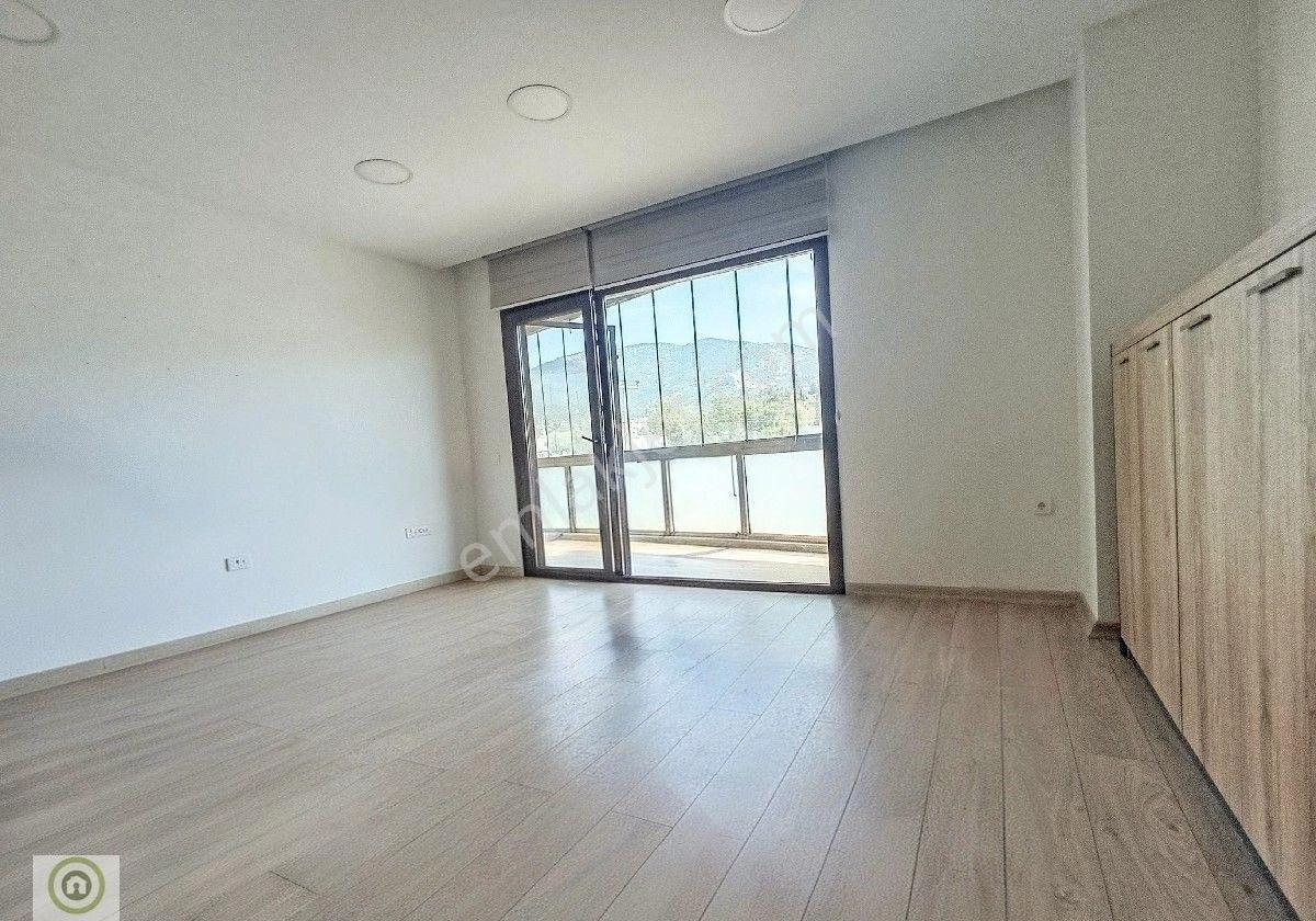 Ortakent Merkezi Anayol Cepheli Kiralık Ofis Üç Bölüm 110 M² + 42 M² Kapalı Balkon - Görsel 45