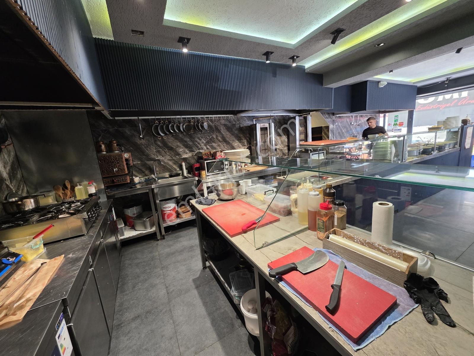 Sanayinin Kalbinde Müşterisi Oturmuş Yüksek Cirolu Restoran - Görsel 8