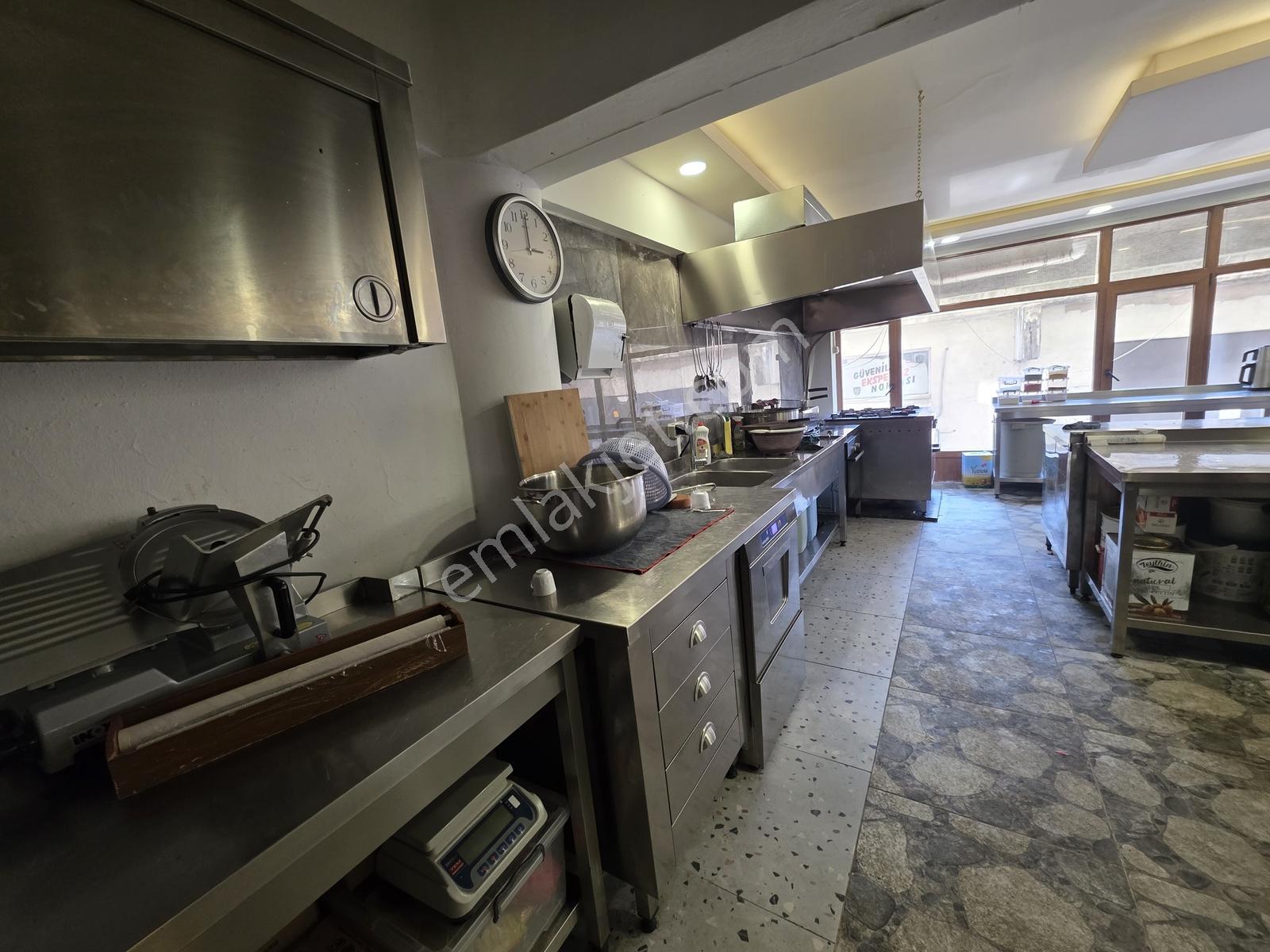 Sanayinin Kalbinde Müşterisi Oturmuş Yüksek Cirolu Restoran - Görsel 22