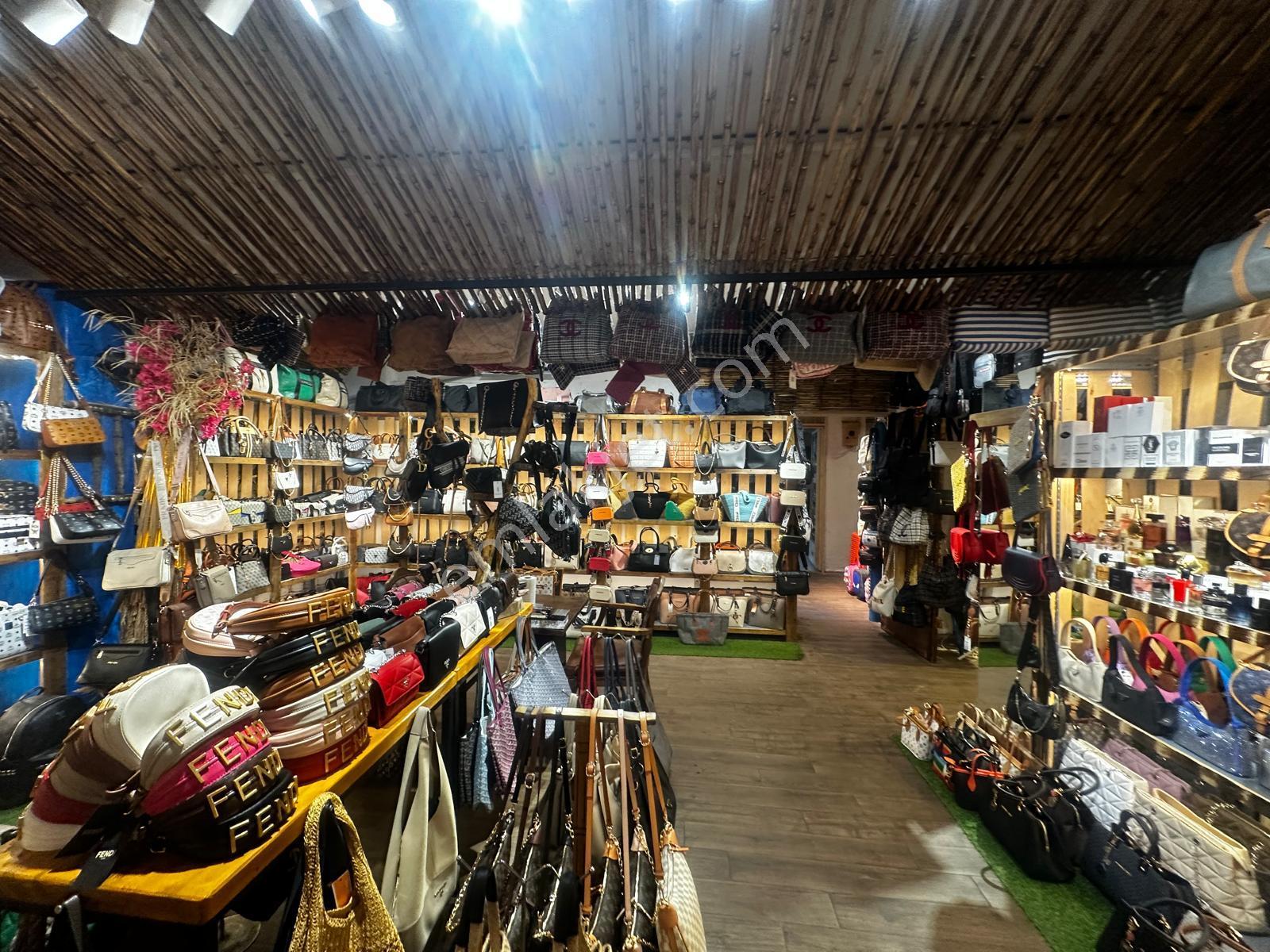 Kuşadası Avcılar Kulübü Sokağında Satılık 90m² Aktif Dükkan - Görsel 9