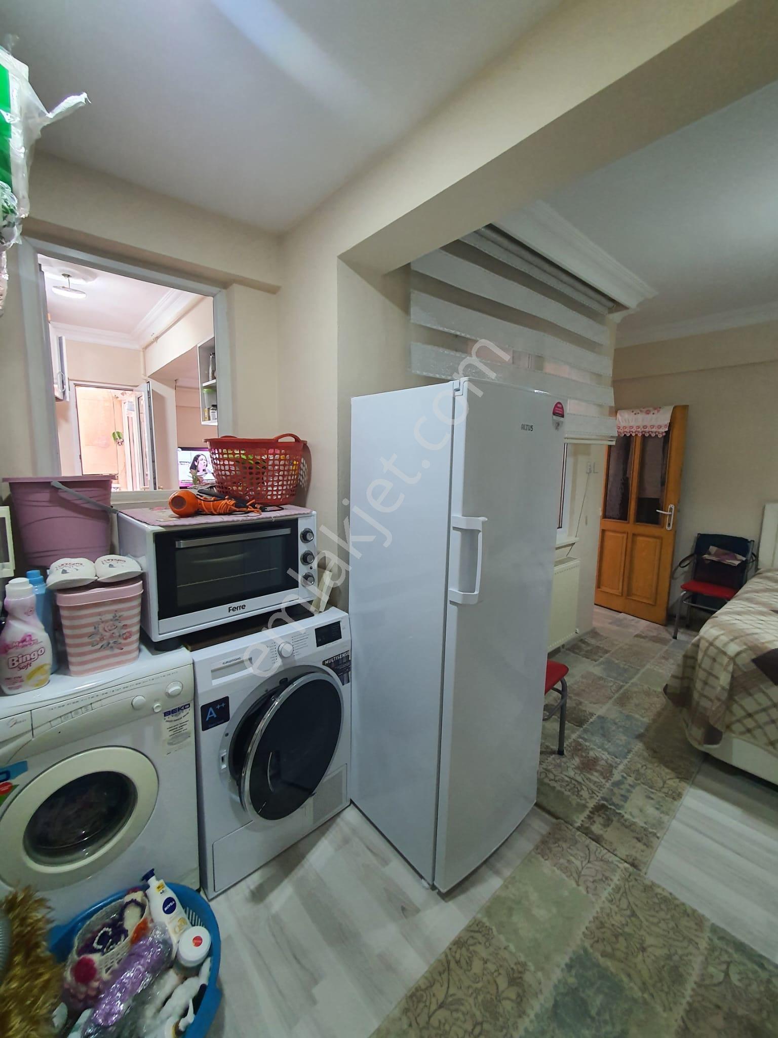 Baruthane'de Caddeye Çok Yakın 1+1 Masrafsız Daire - Görsel 6