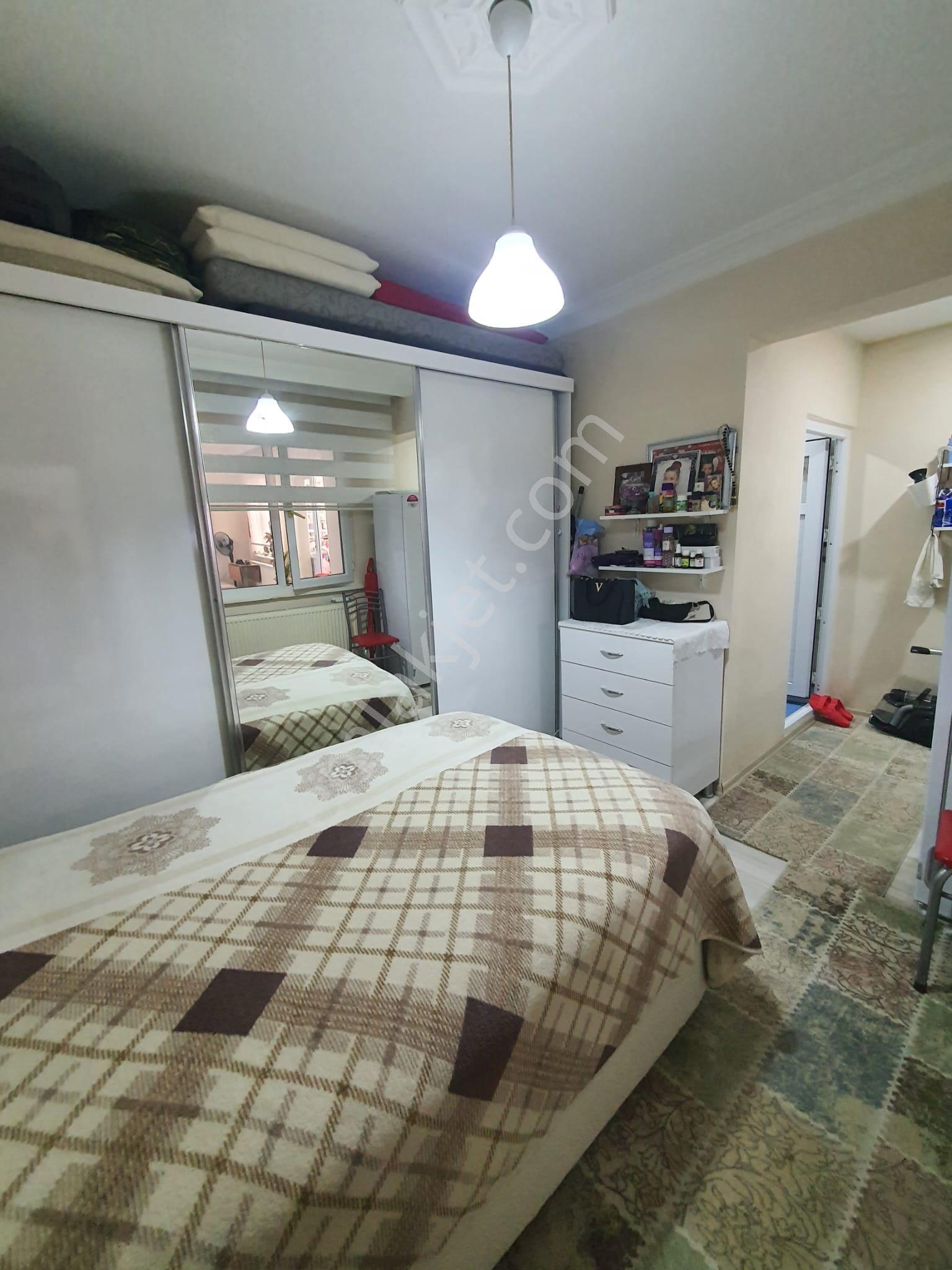 Baruthane'de Caddeye Çok Yakın 1+1 Masrafsız Daire - Görsel 5