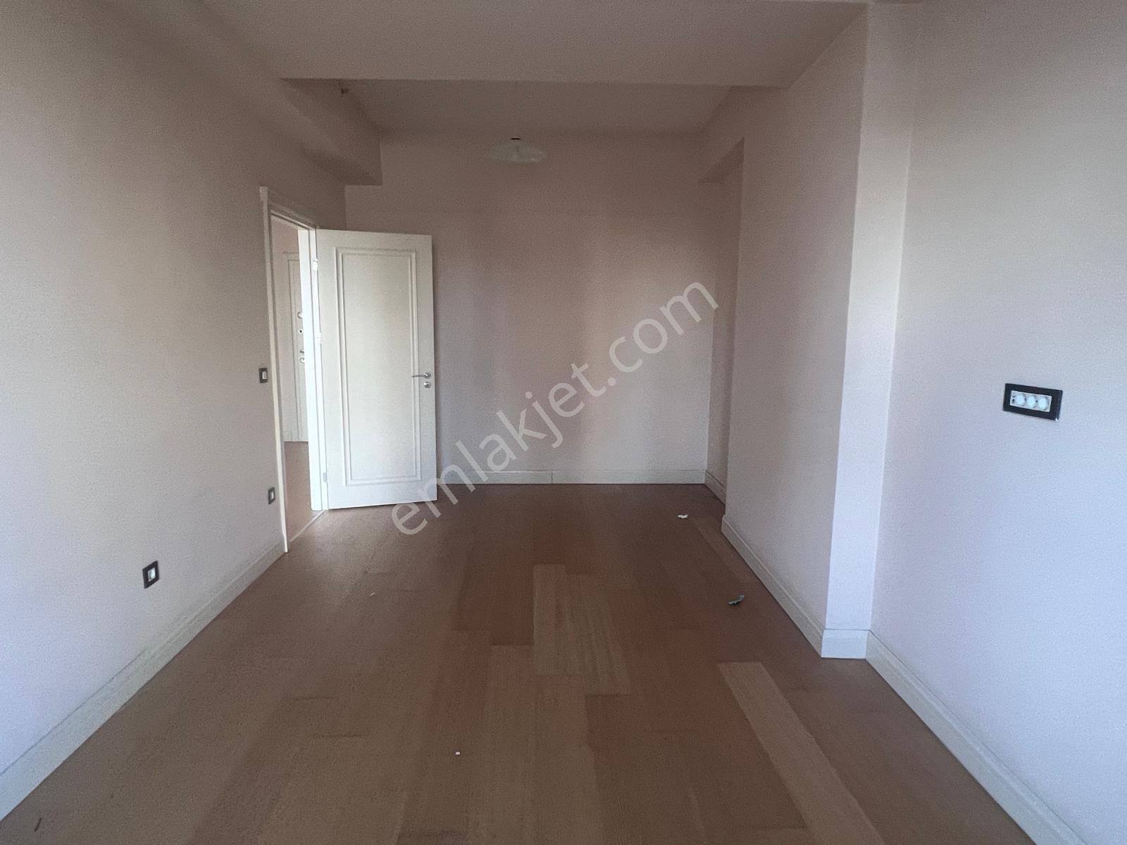 Kiptaş Venezia Mega Satılık Boş Kare Salon Avm Mnzr. 1+1 Daire - Görsel 4